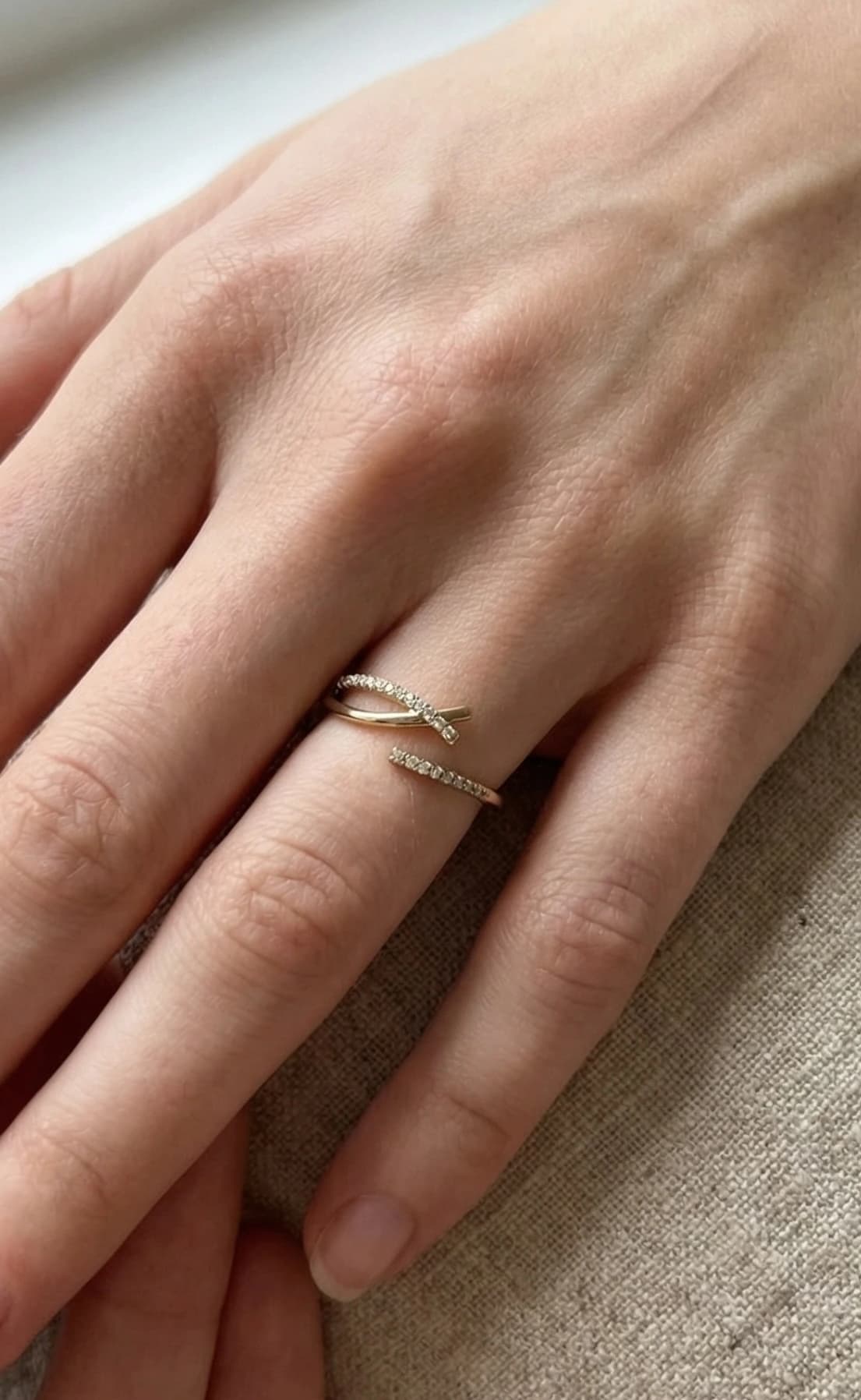 Bague croix ouverte sur le devant