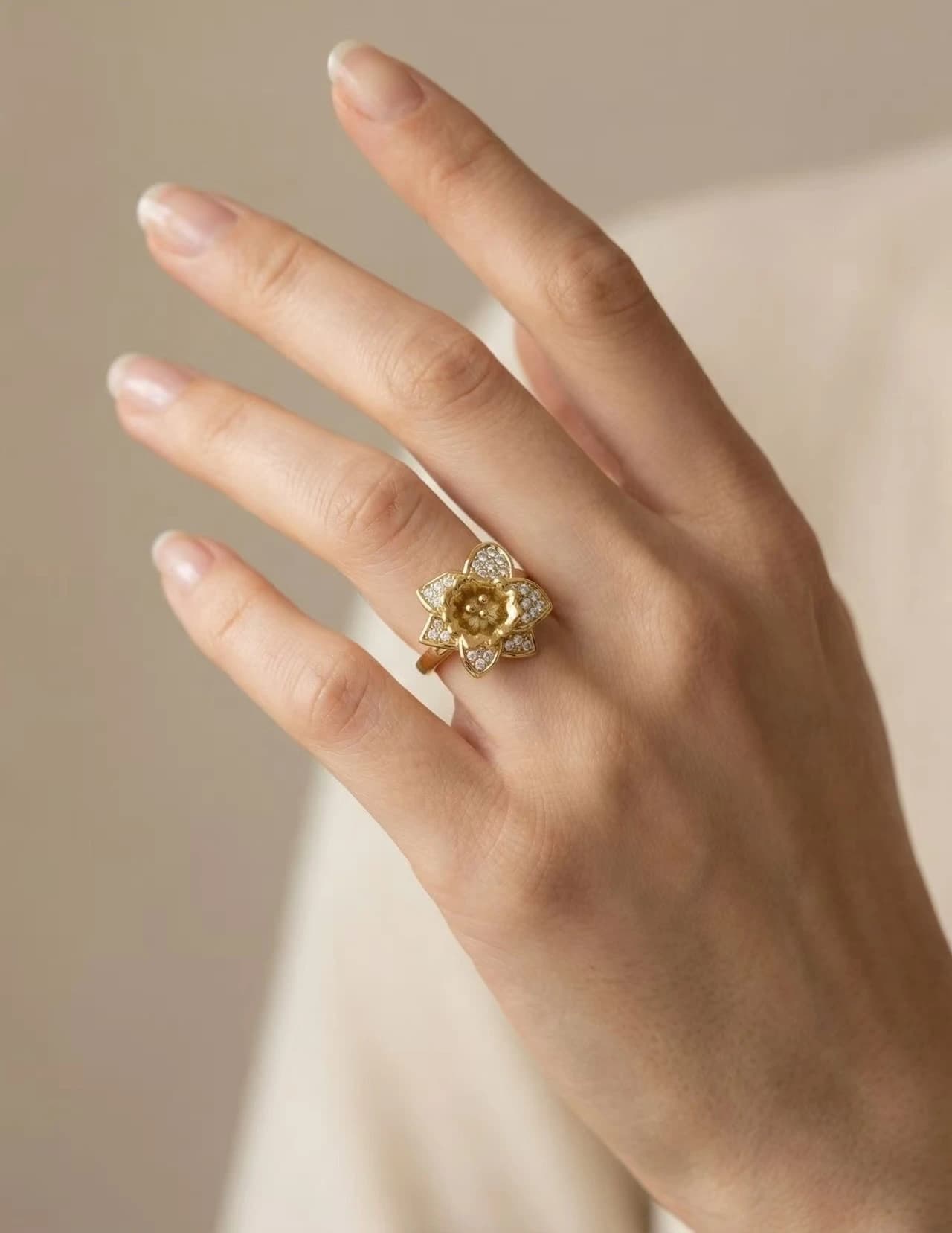 Bague fleur strass