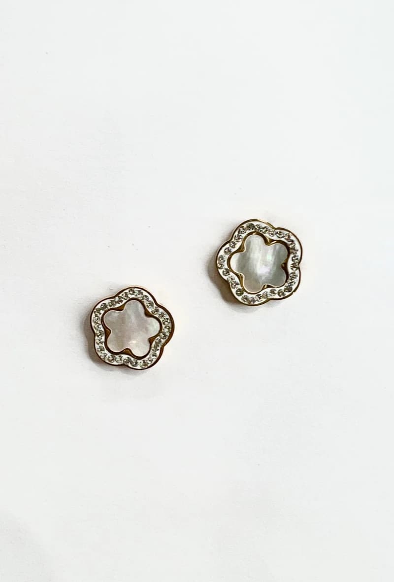 Boucle d'oreille fleur