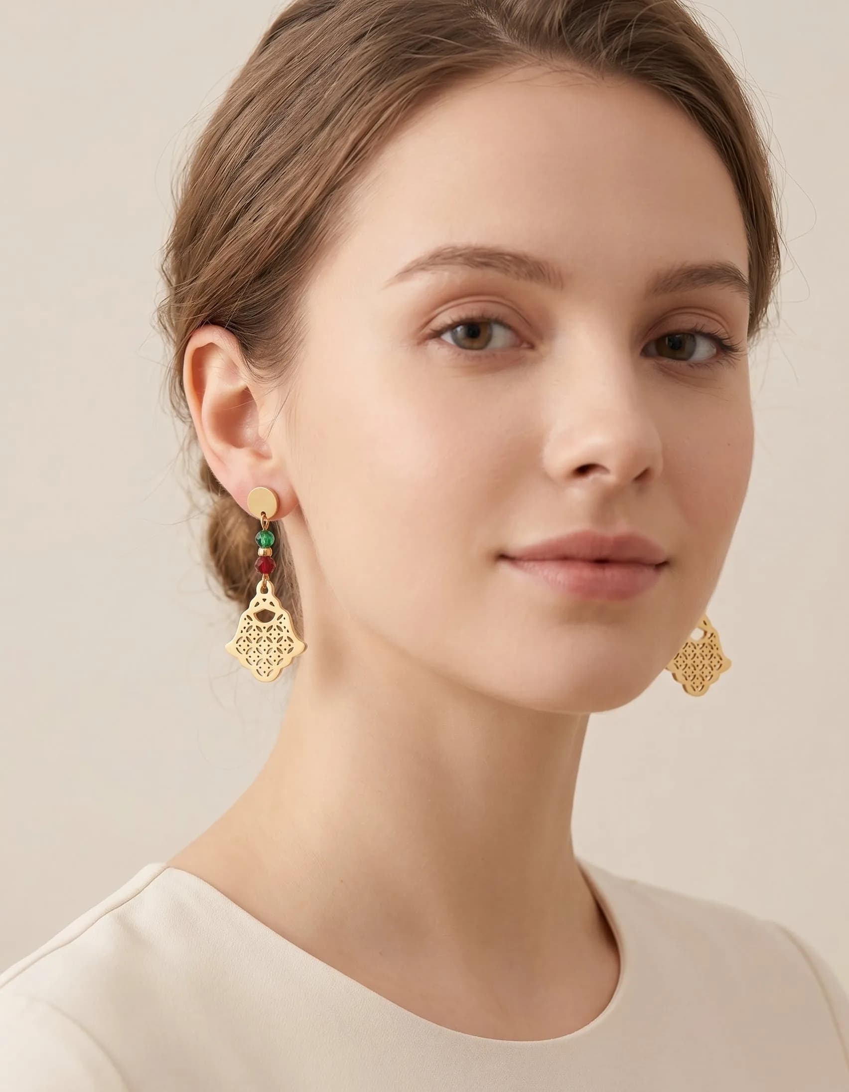 Boucle d'oreille main