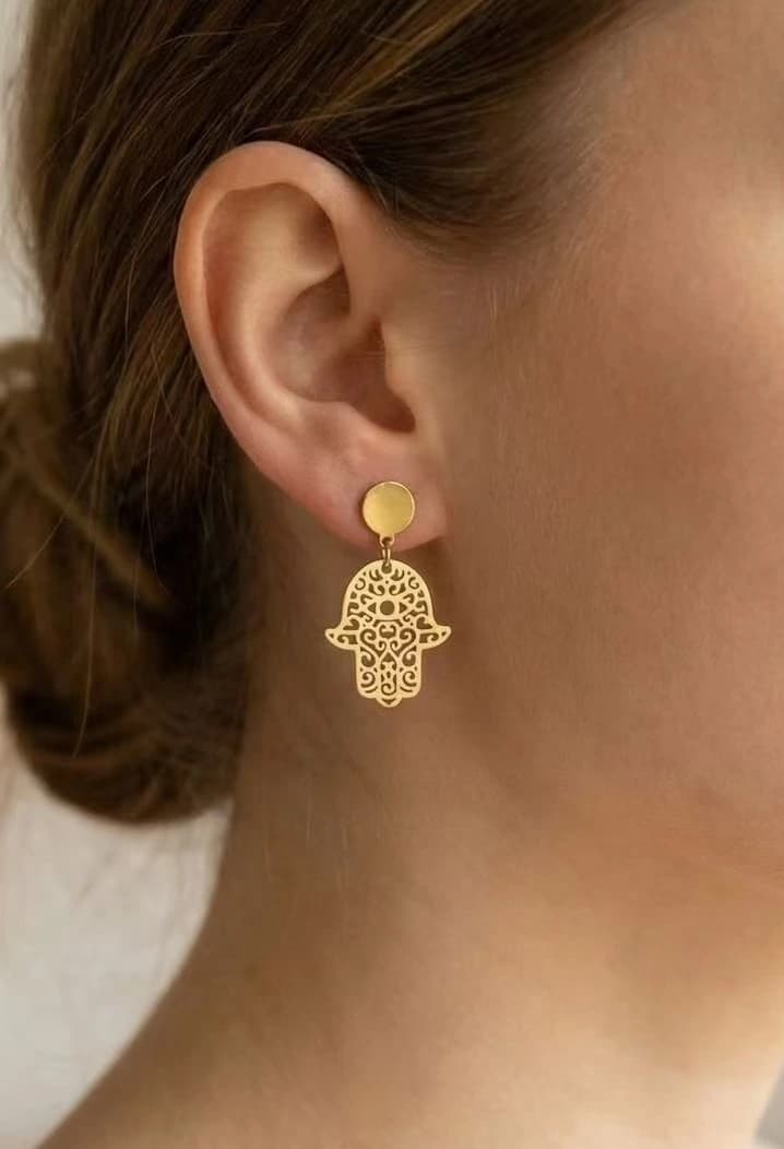 Boucle d'oreille main