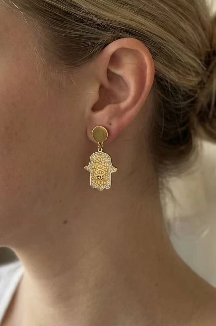 Boucle d'oreille main