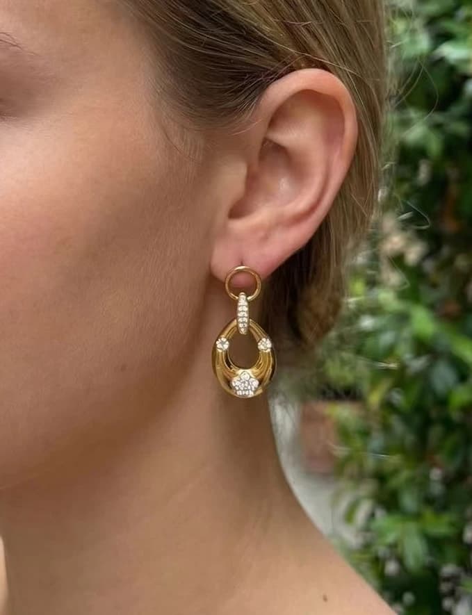 Boucle d'oreille goutte strass