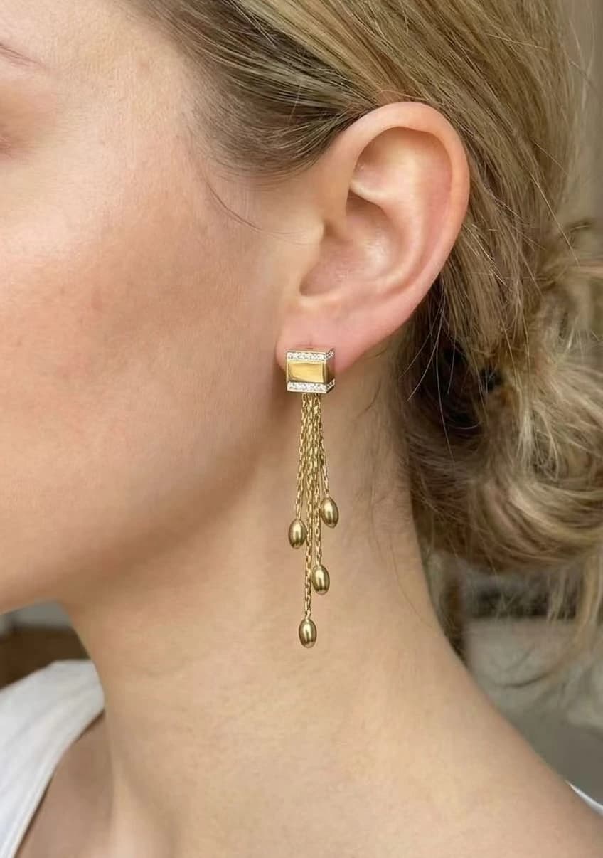 Boucle d'oreille motif carré