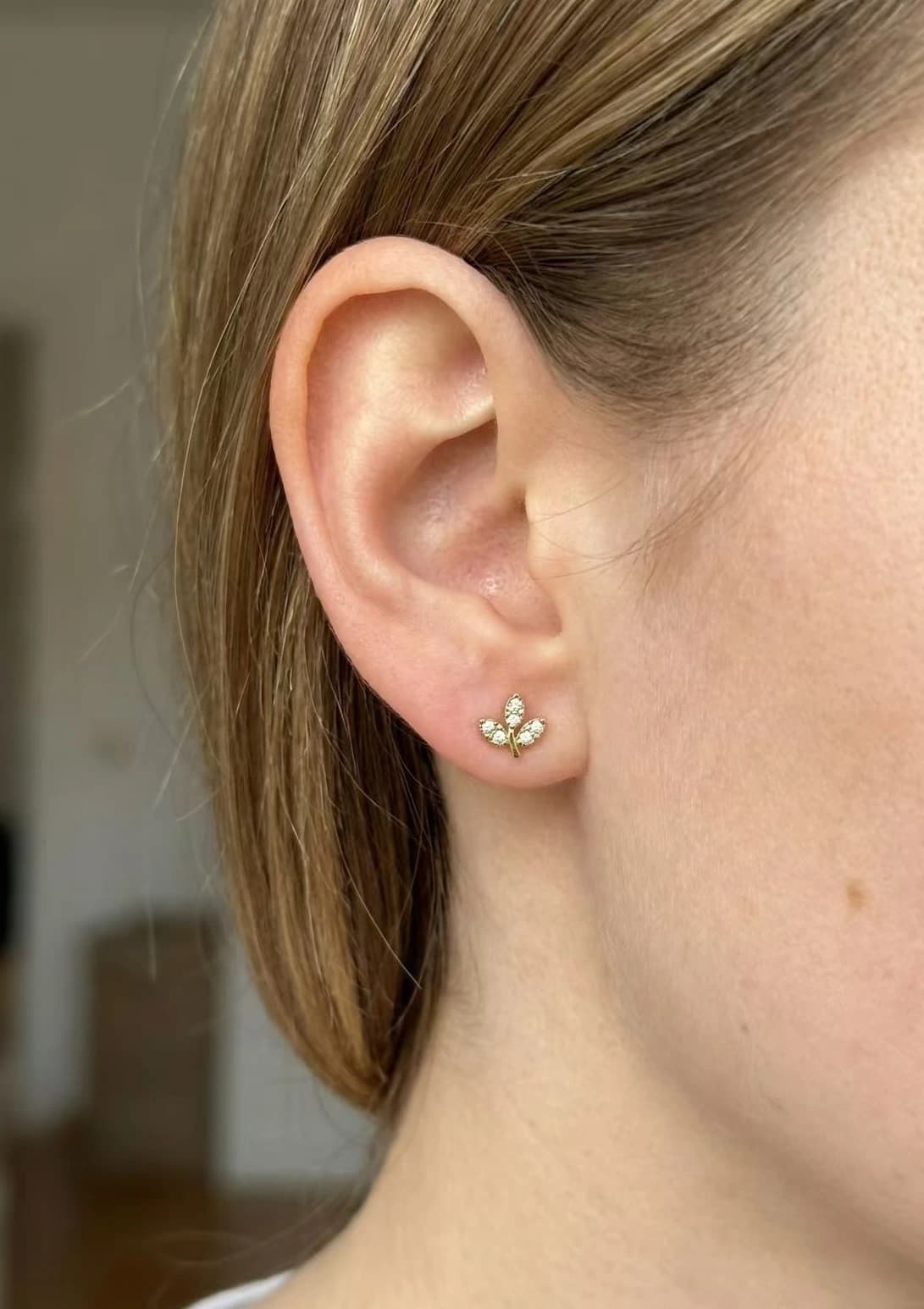 Boucle d'oreille puce feuille