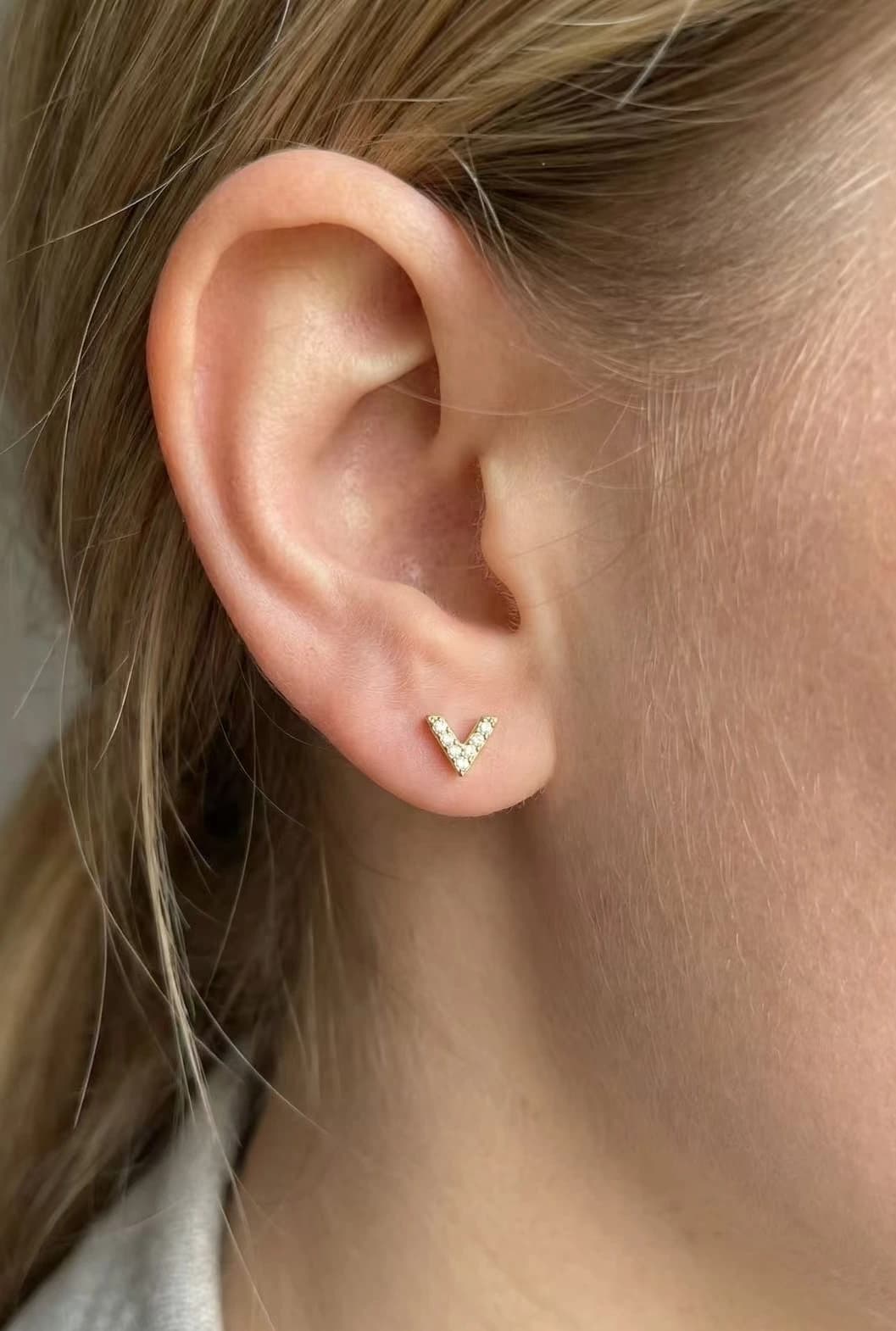 Boucle d'oreille puce V
