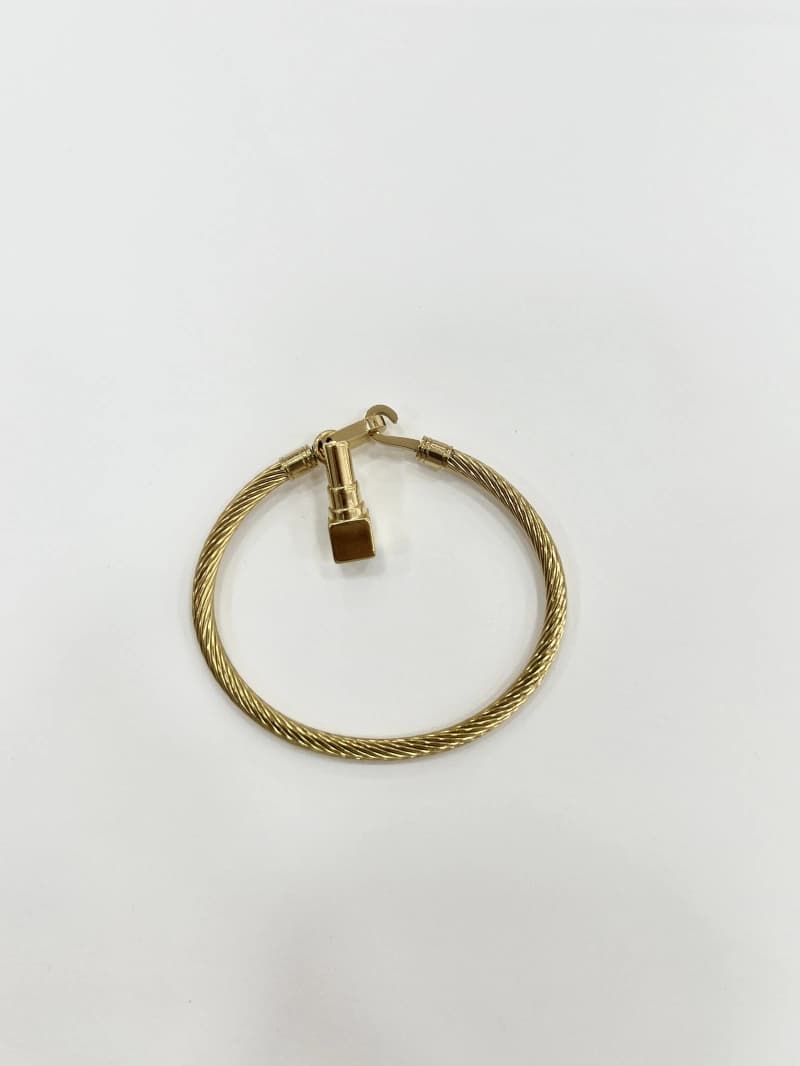Bracelet rouge à lèvre