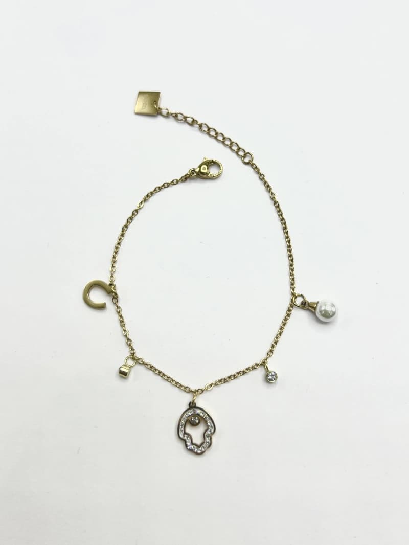 Bracelet main