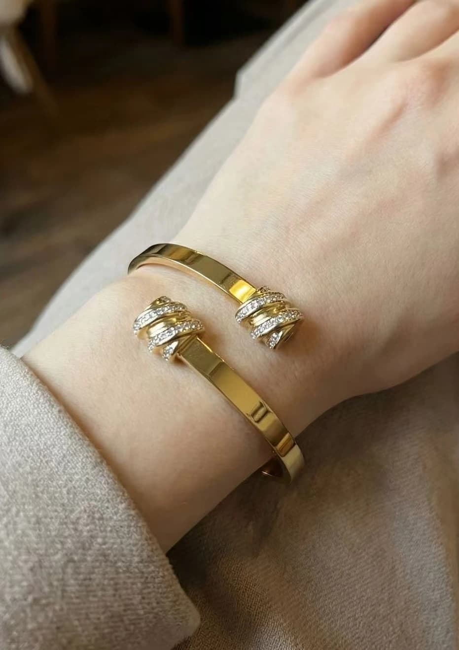 Bracelet jonc extrémités torsadé strass