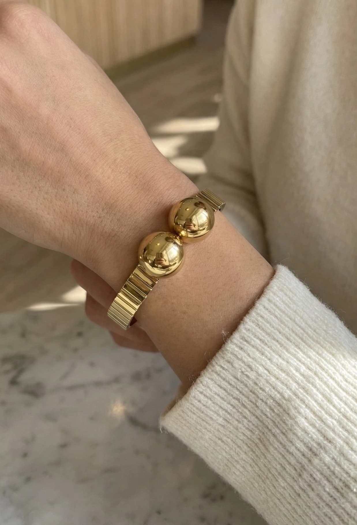 Bracelet jonc lignes et boules