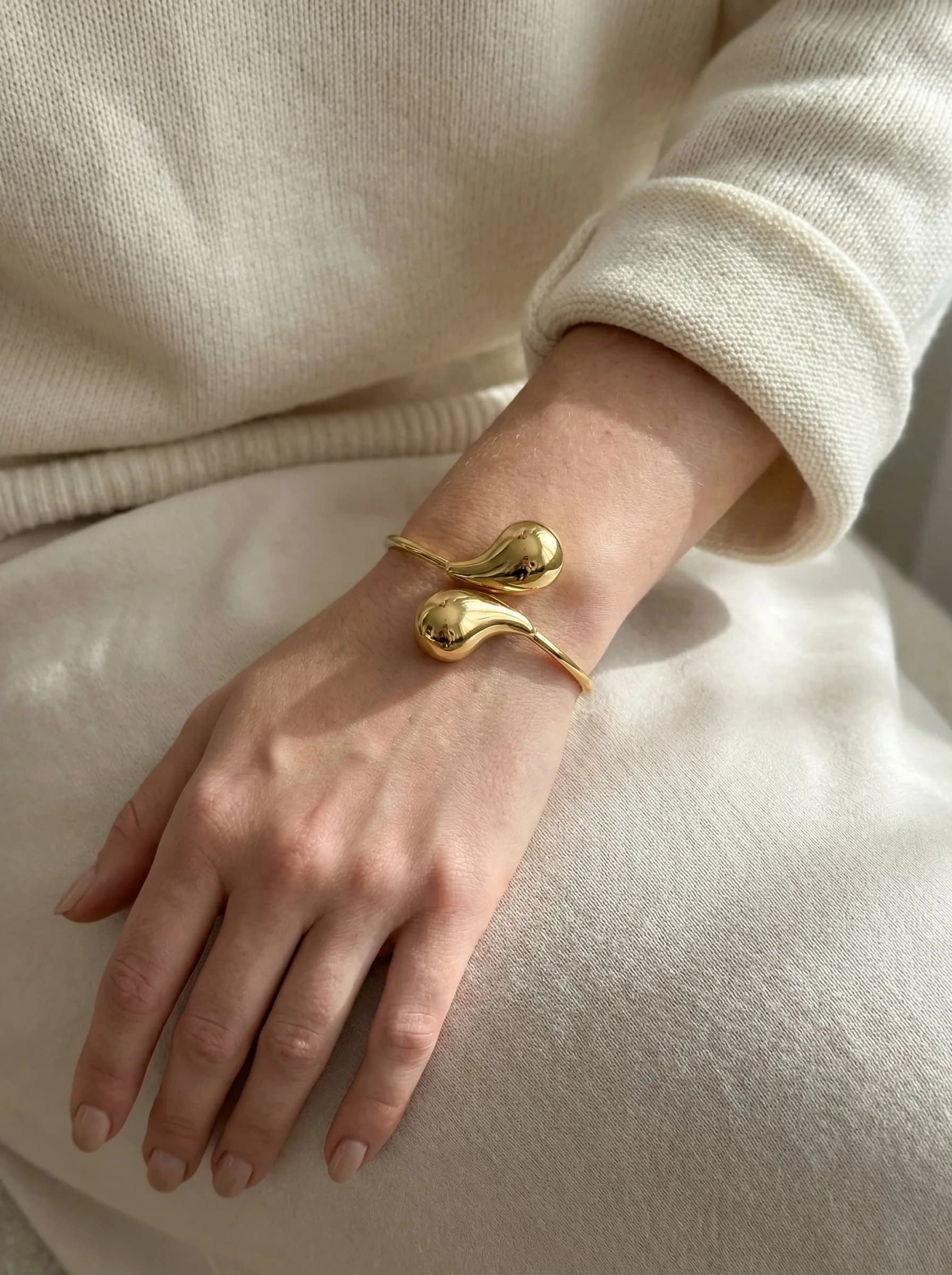 Bracelet jonc goutte inversé