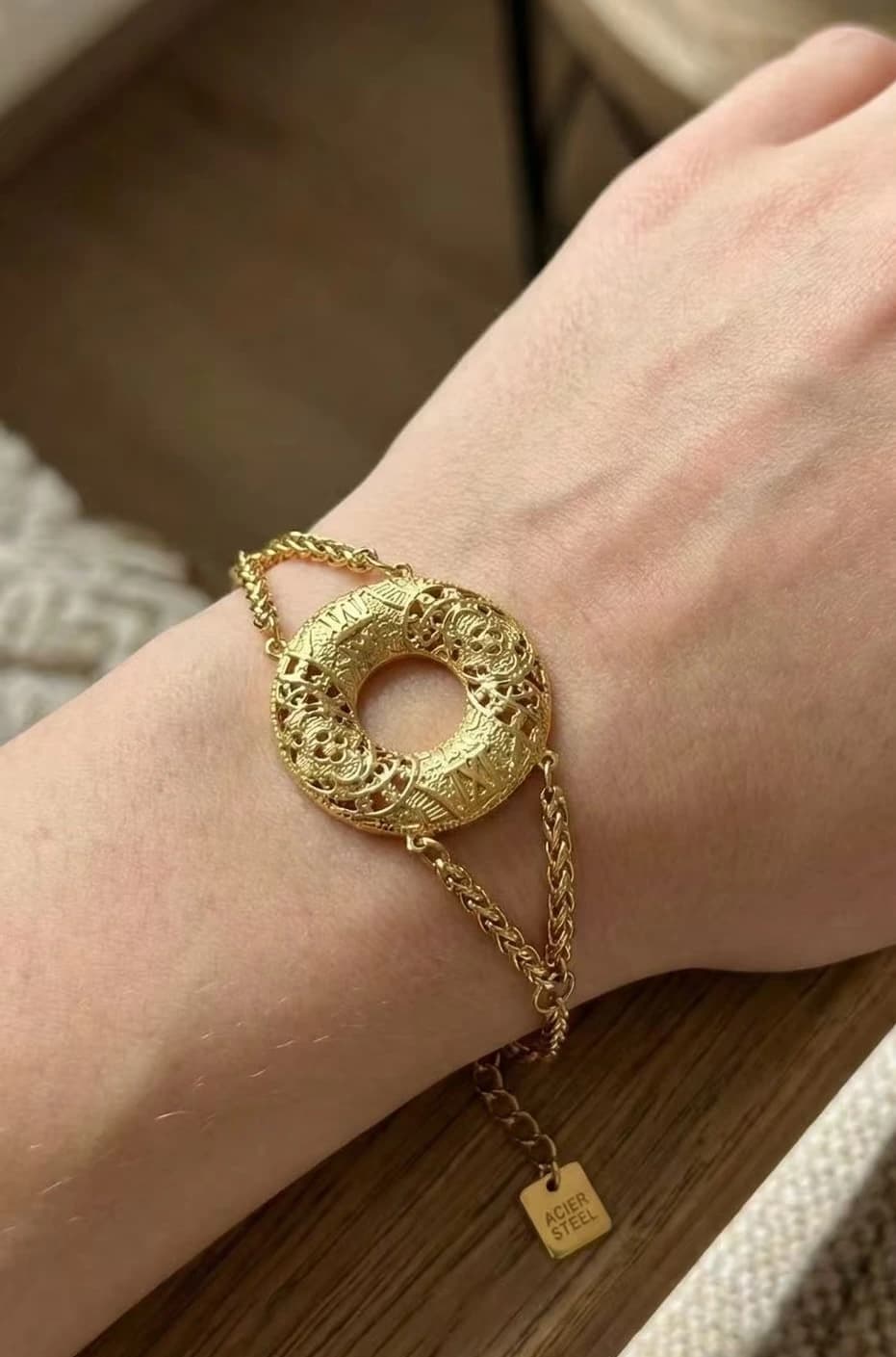 Bracelet doré cercle oriental trèfle