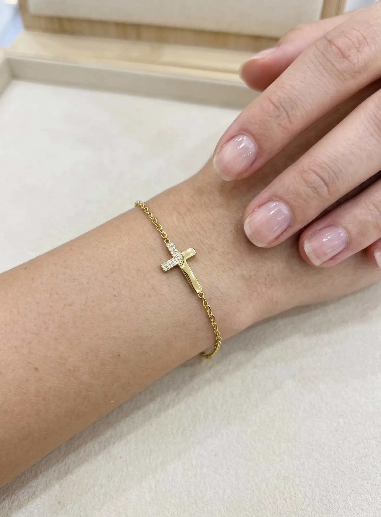 Bracelet croix strass