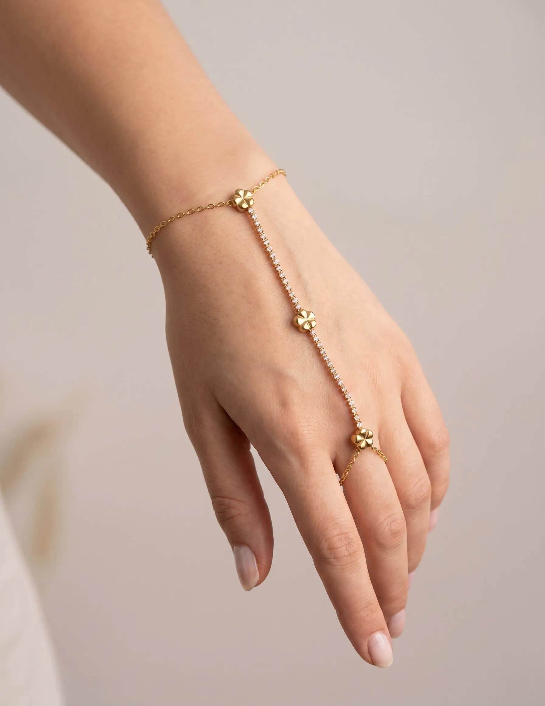 Bracelet de main fleur avec des strass