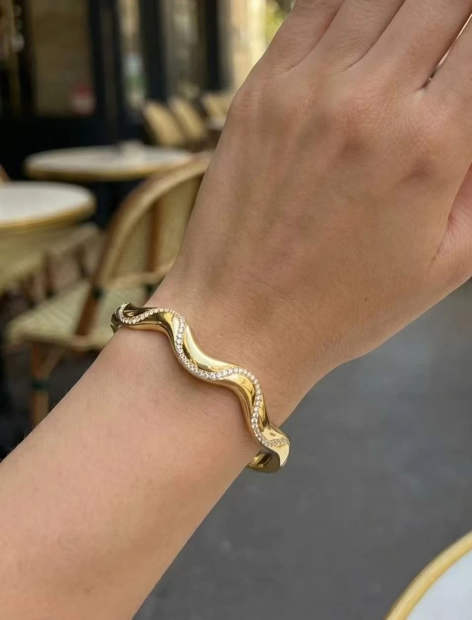 Bracelet jonc doré vague