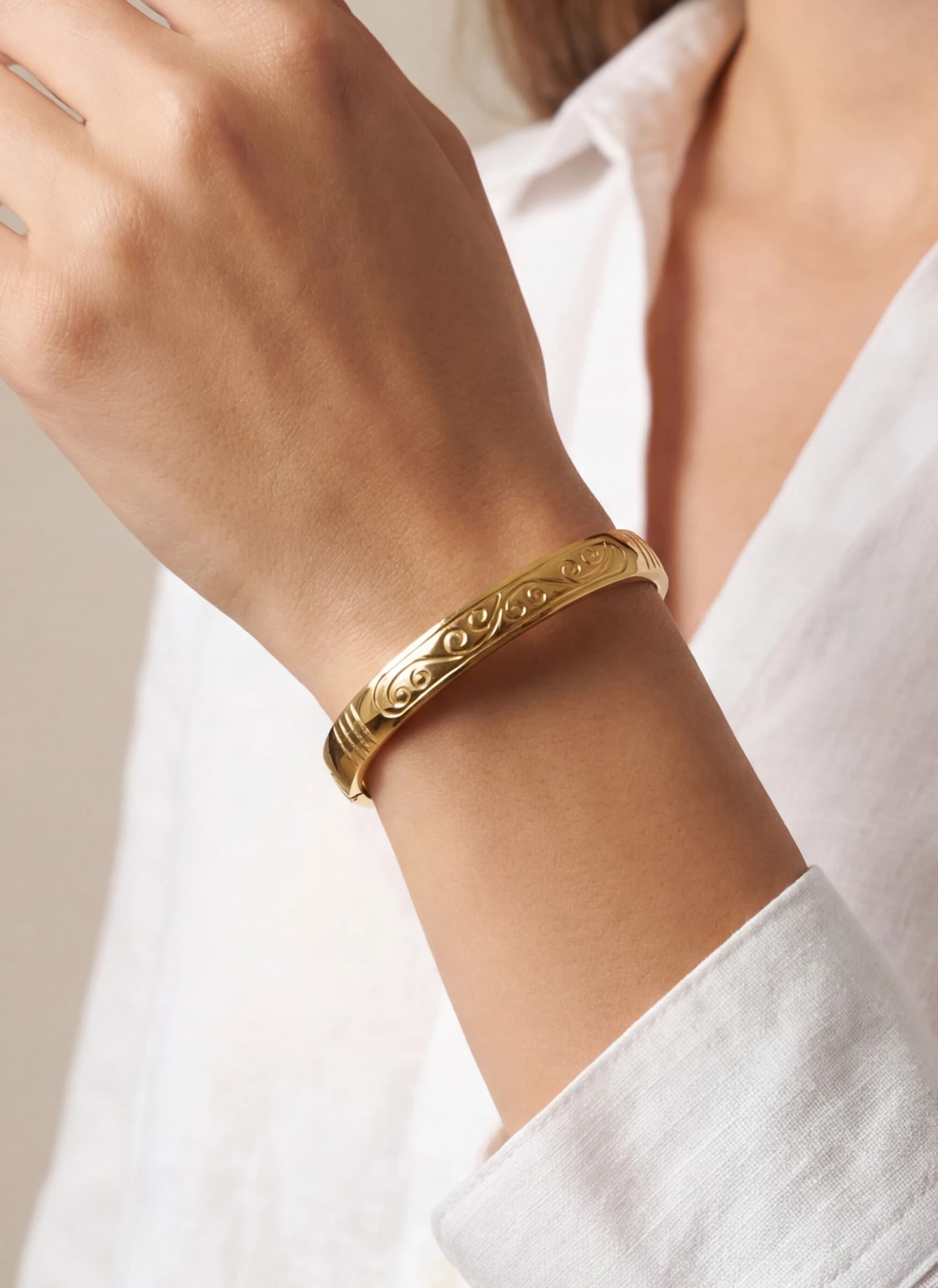 Bracelet jonc ovale ondulé
