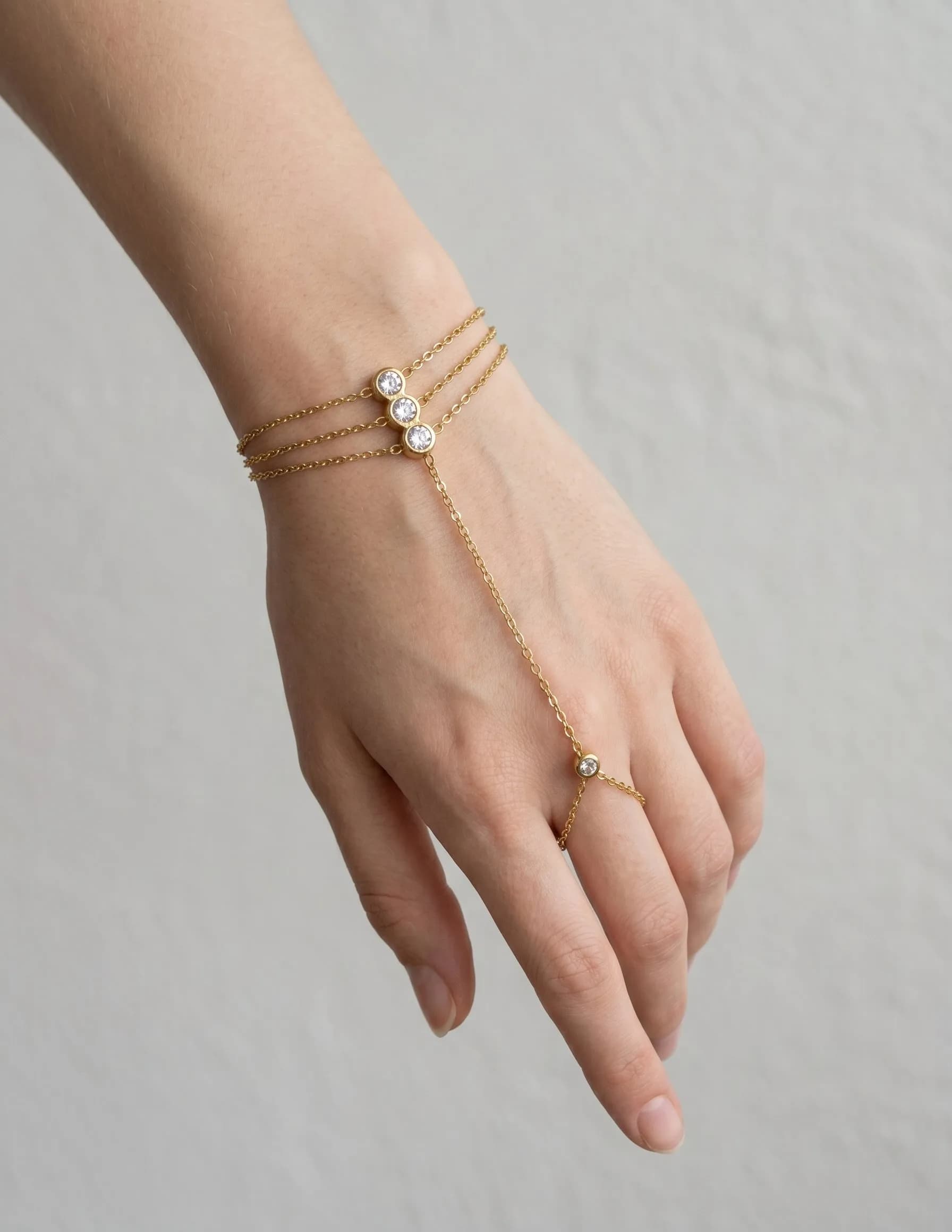 Bracelet de main 3 ronds avec des strass