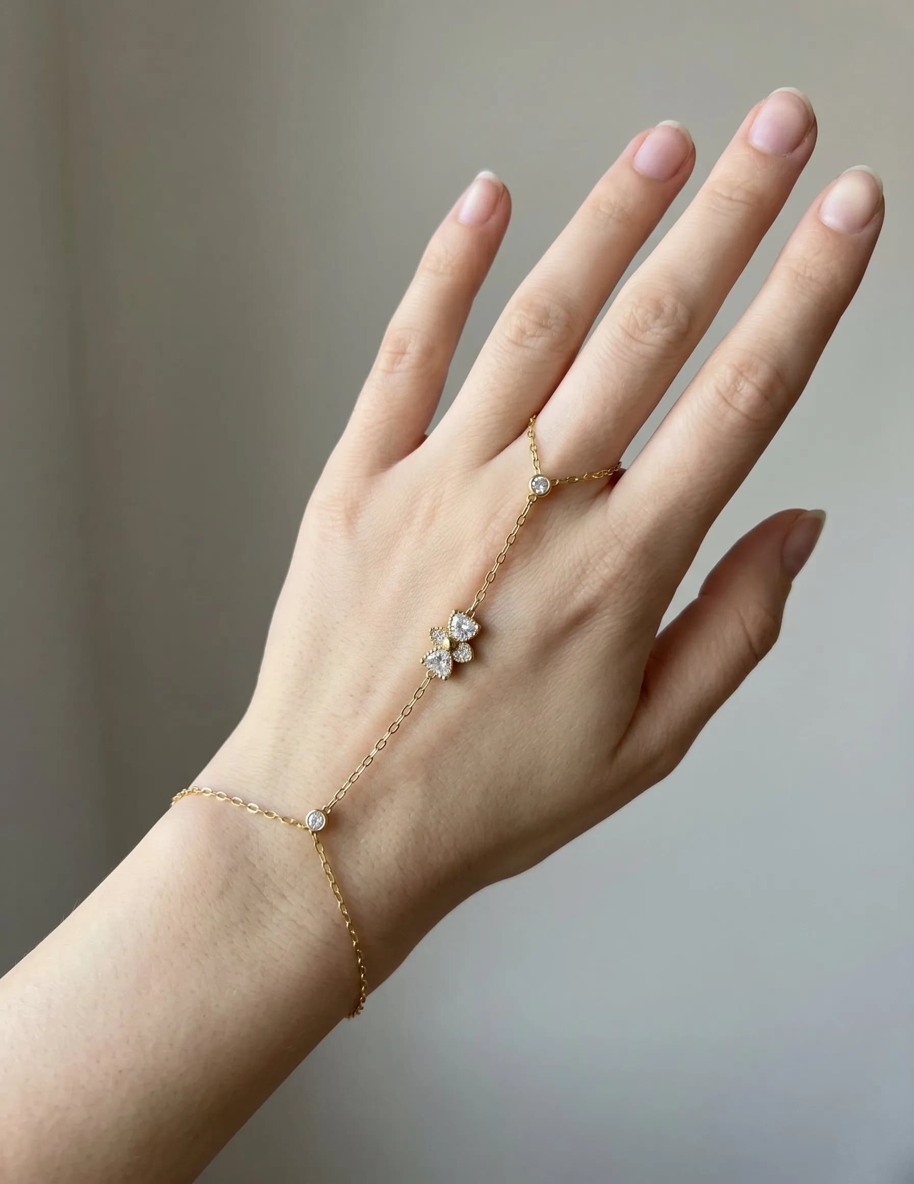 Bracelet de main fleur avec des strass