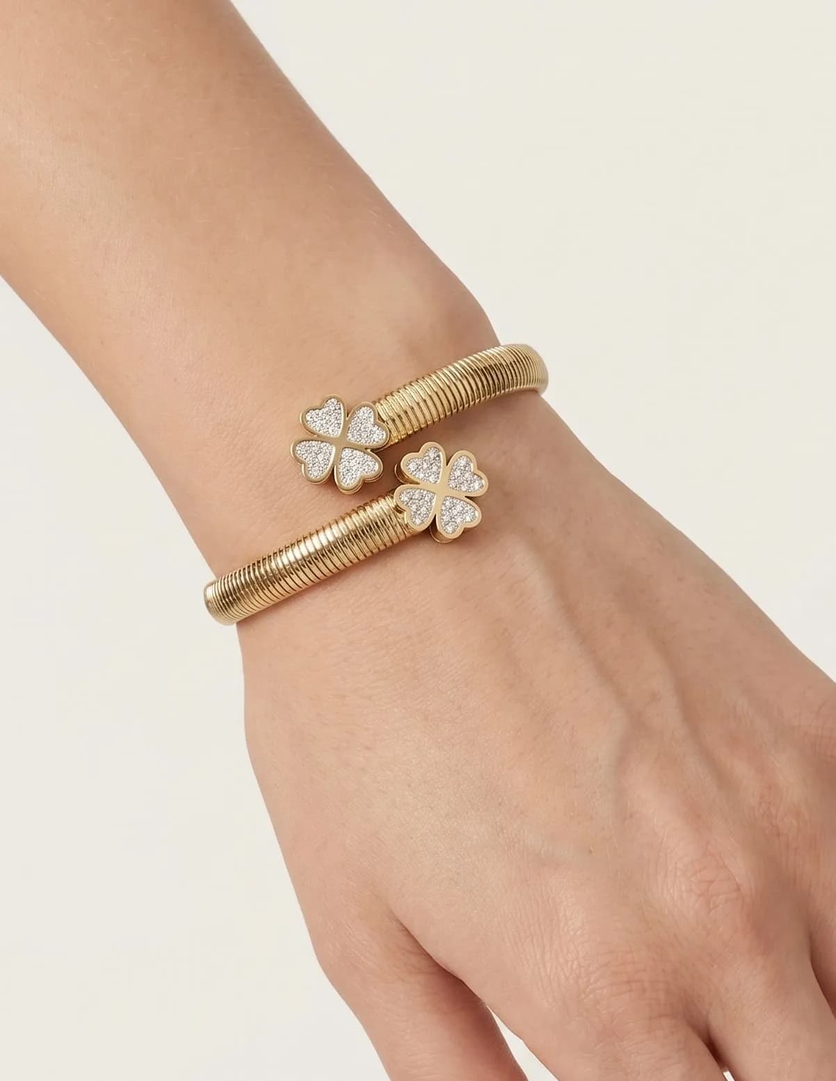 Bracelet jonc trèfle avec strass
