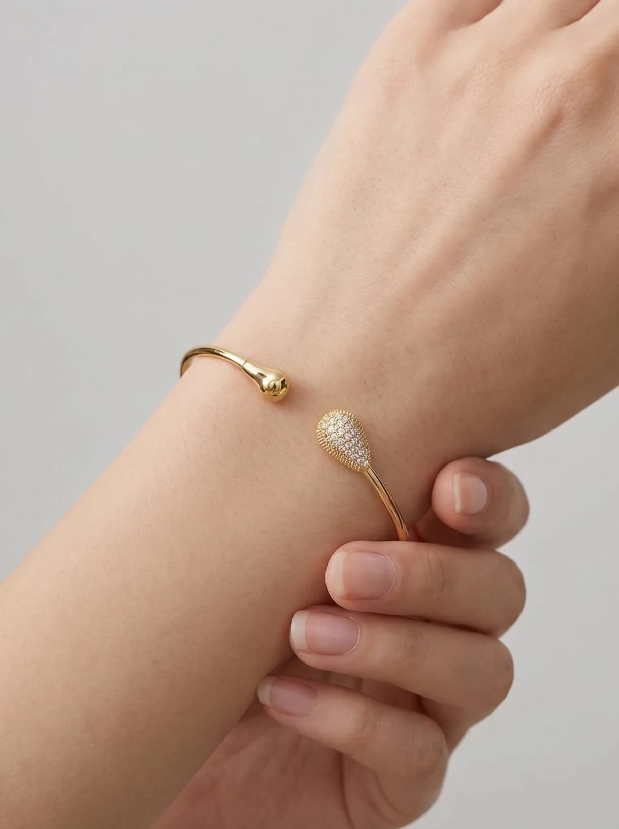 Bracelet jonc goutte strass