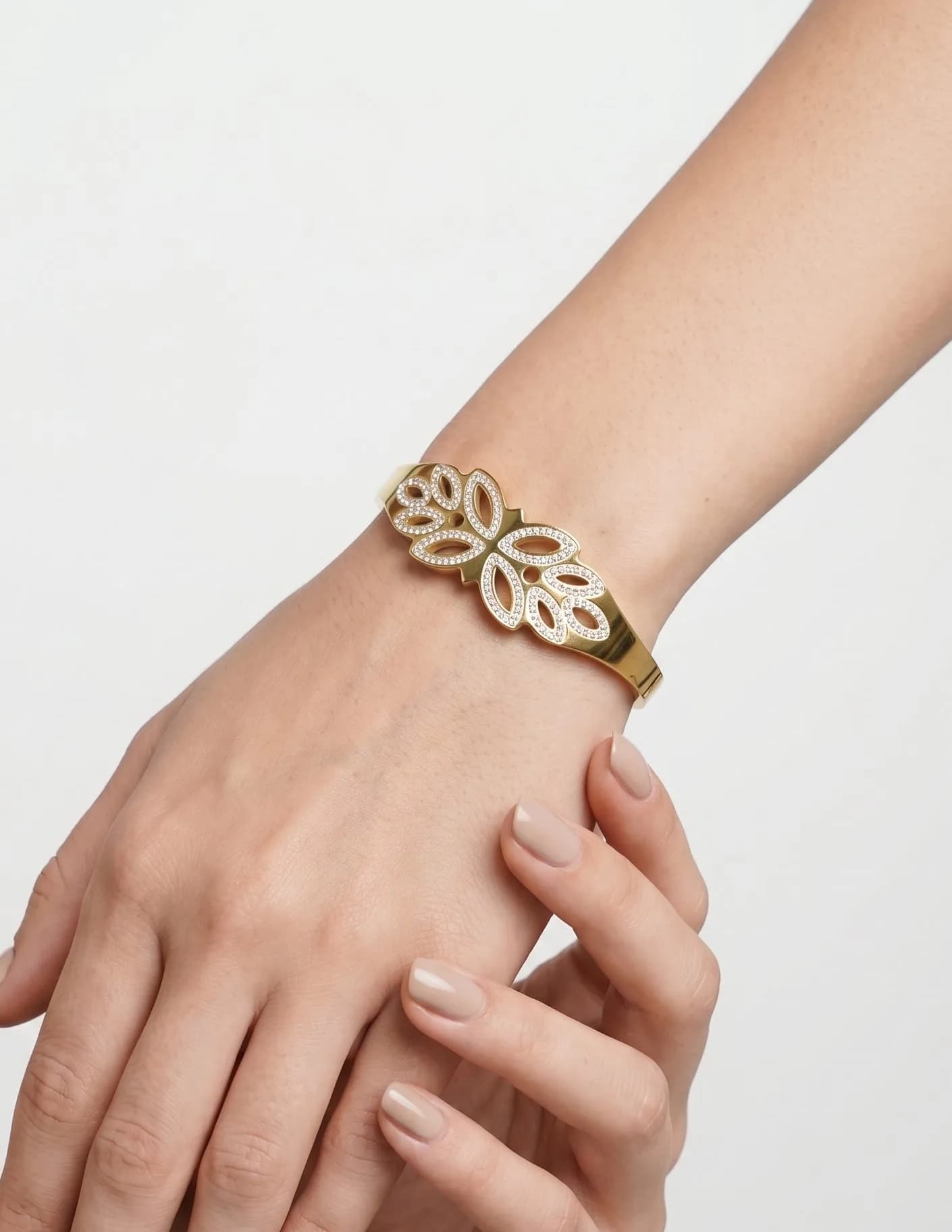 Bracelet jonc fleur strass