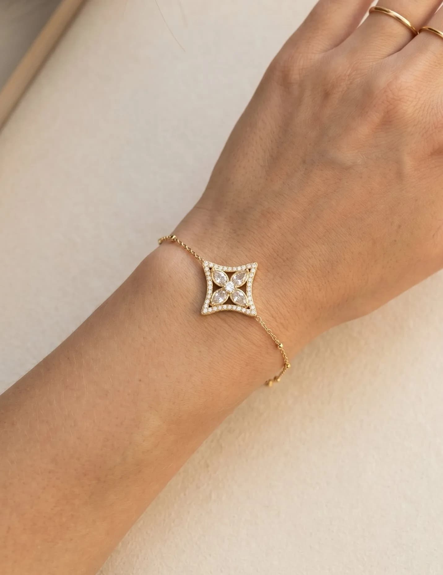 Bracelet carré trèfle strass