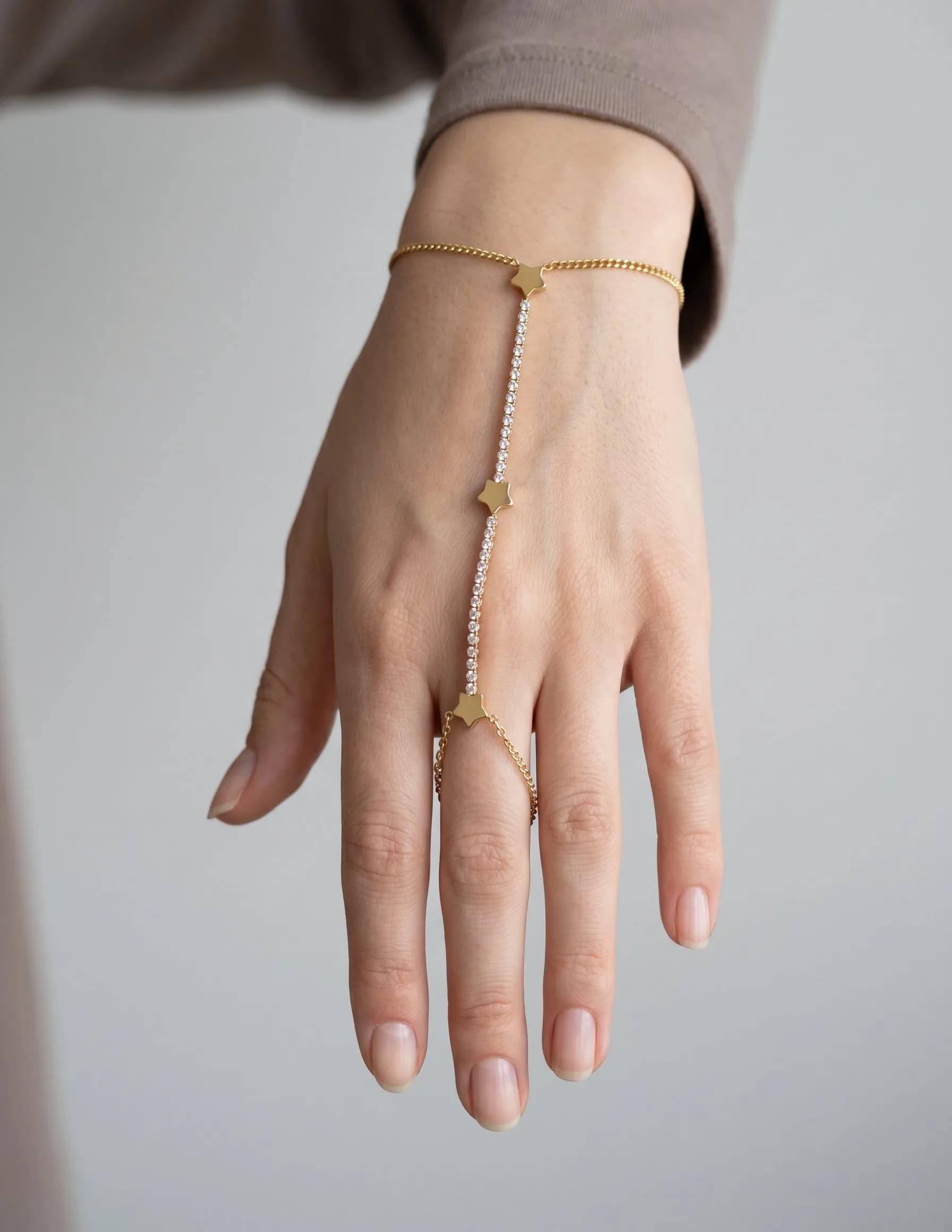 Bracelet de main étoile avec des strass
