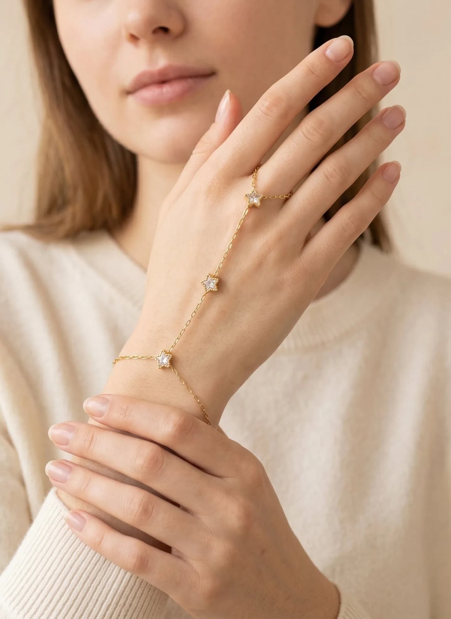Bracelet de main étoile avec des strass