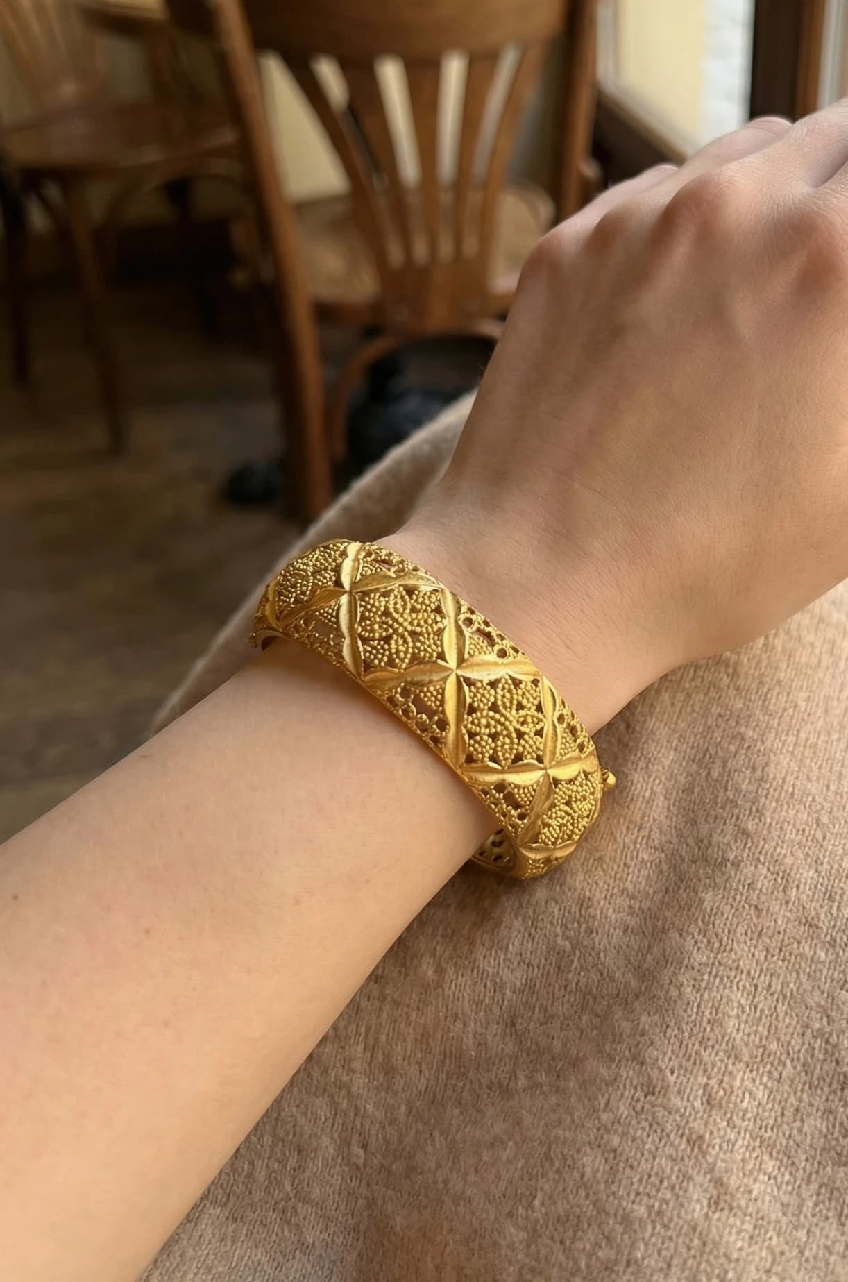 Bracelet jonc oriental croix plein