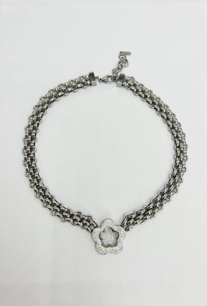 Collier large fleur avec strass