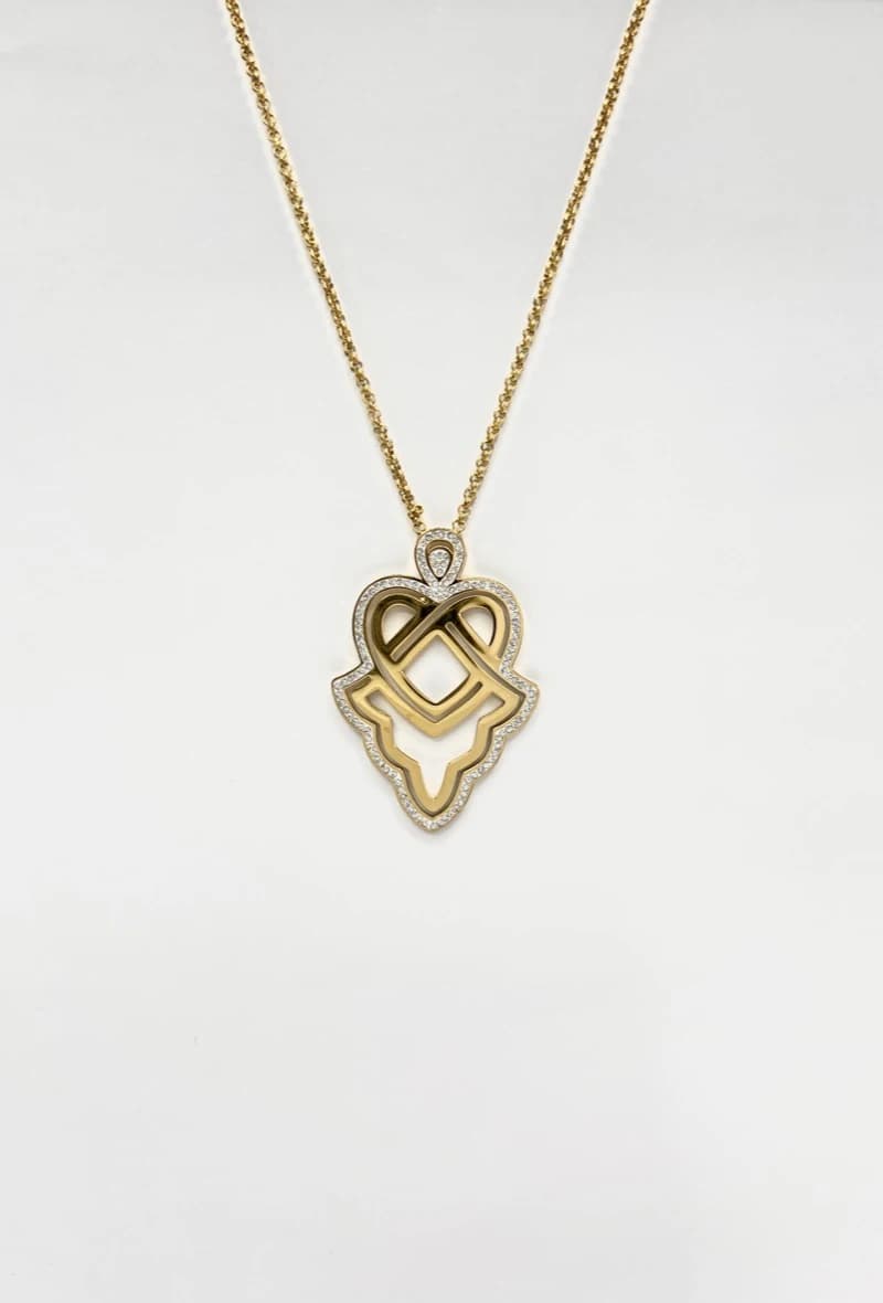 Collier main ondulé