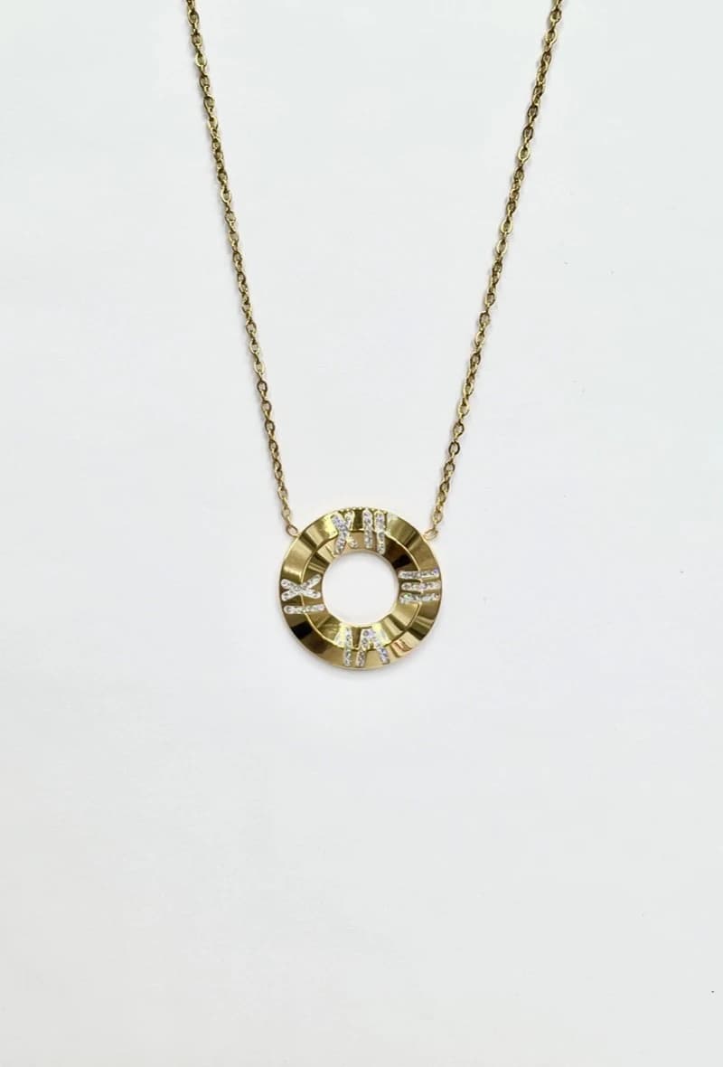 Collier rond horloge