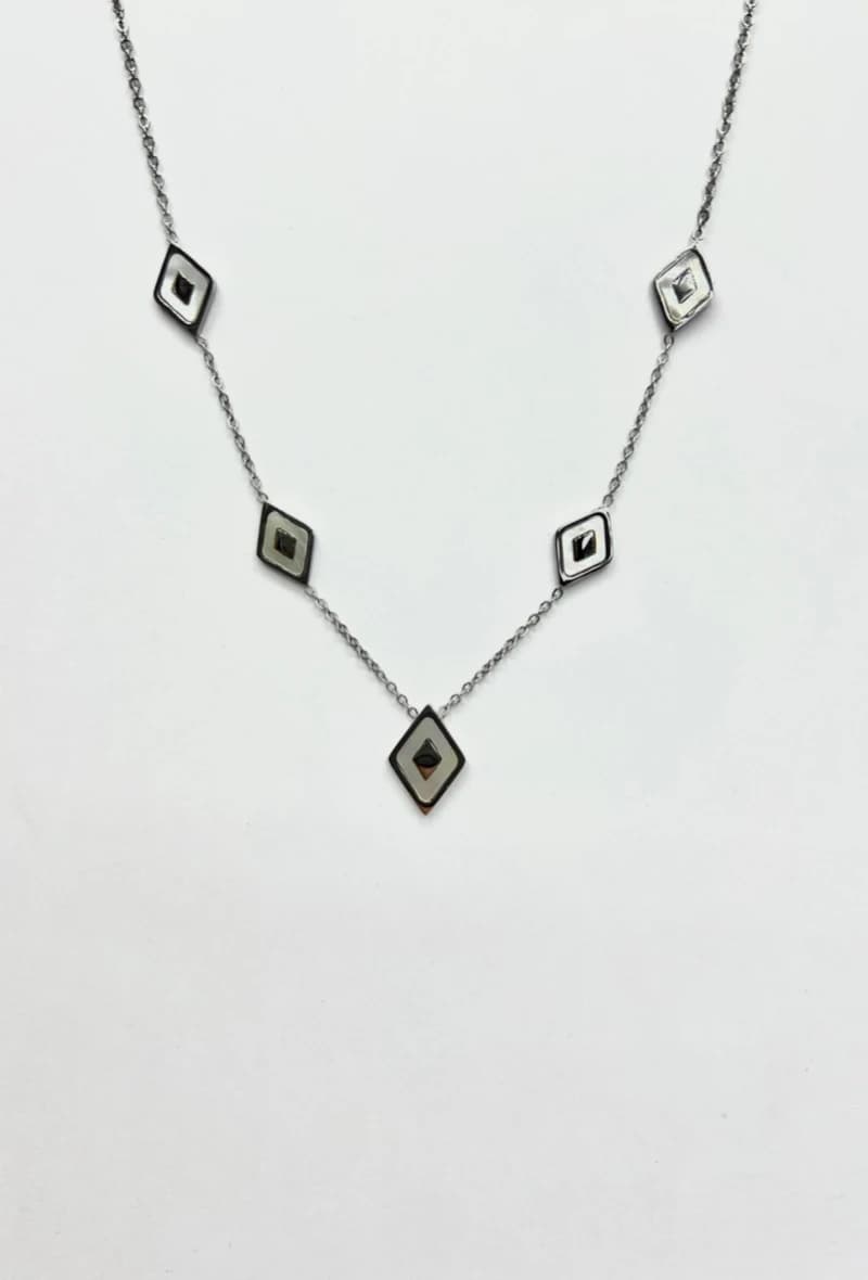 Collier 3 triangles nacre