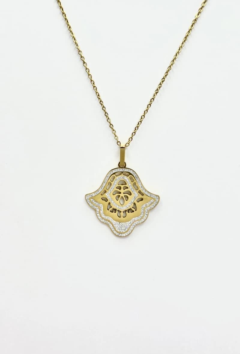 Collier main oriental