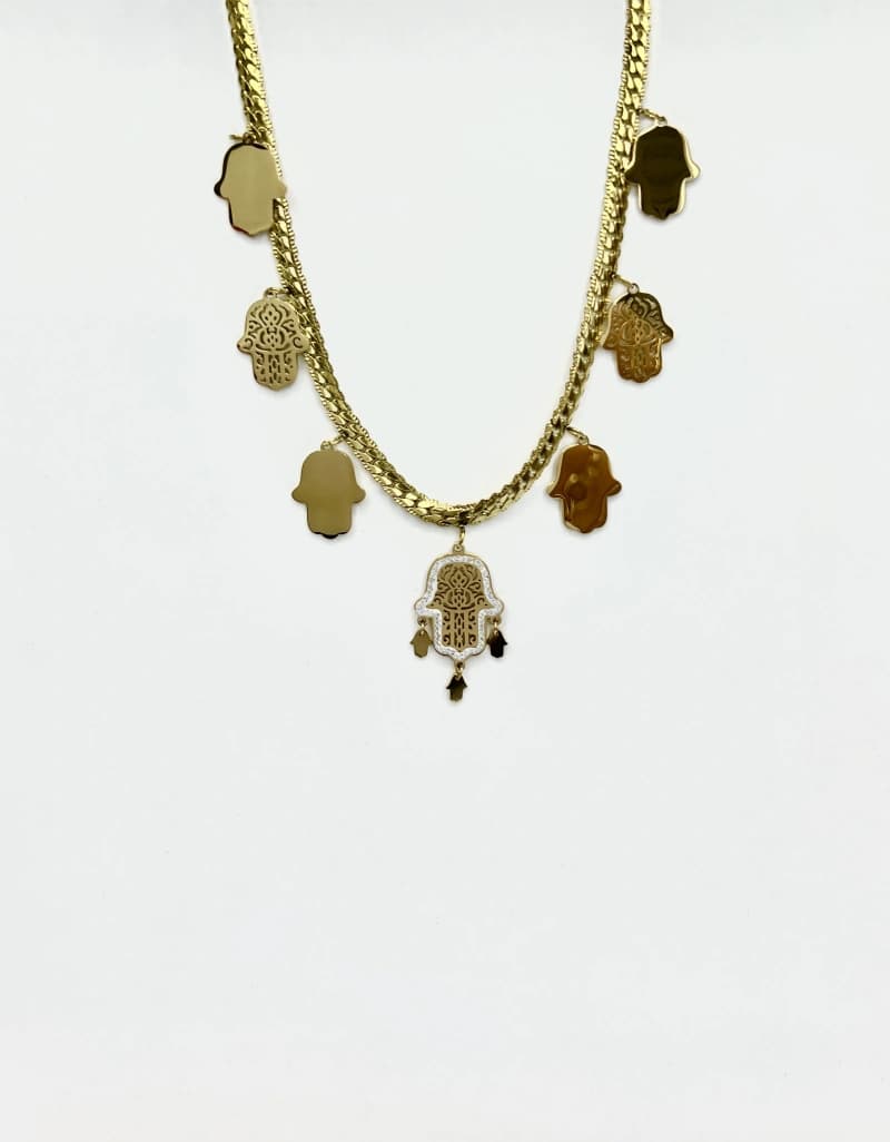 Collier main