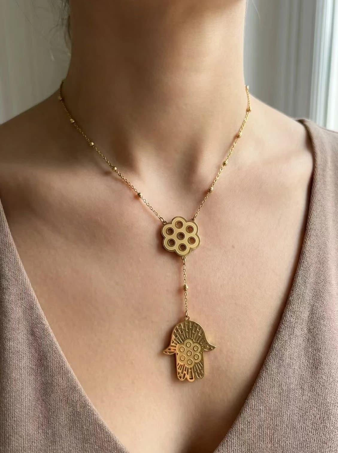 Collier main fleur