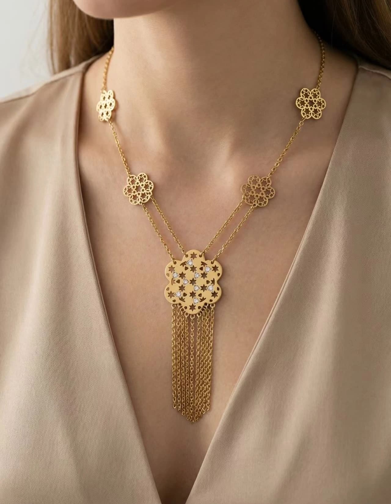 Collier fleur doré
