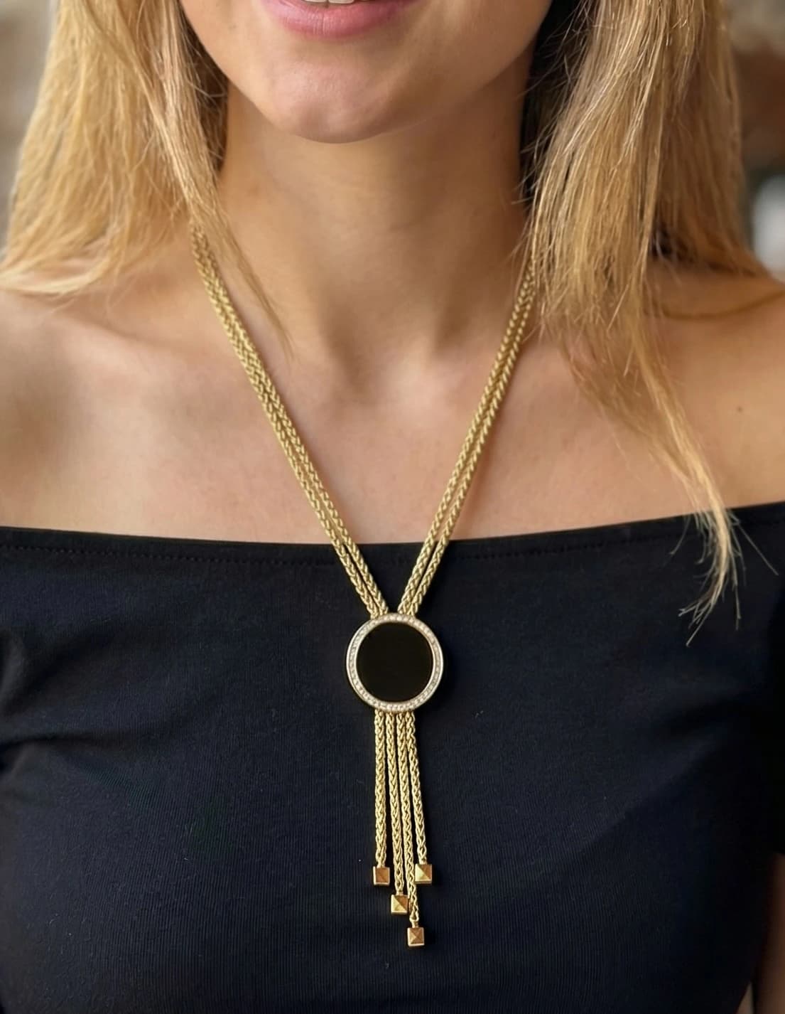 Collier rond cercle doré noir