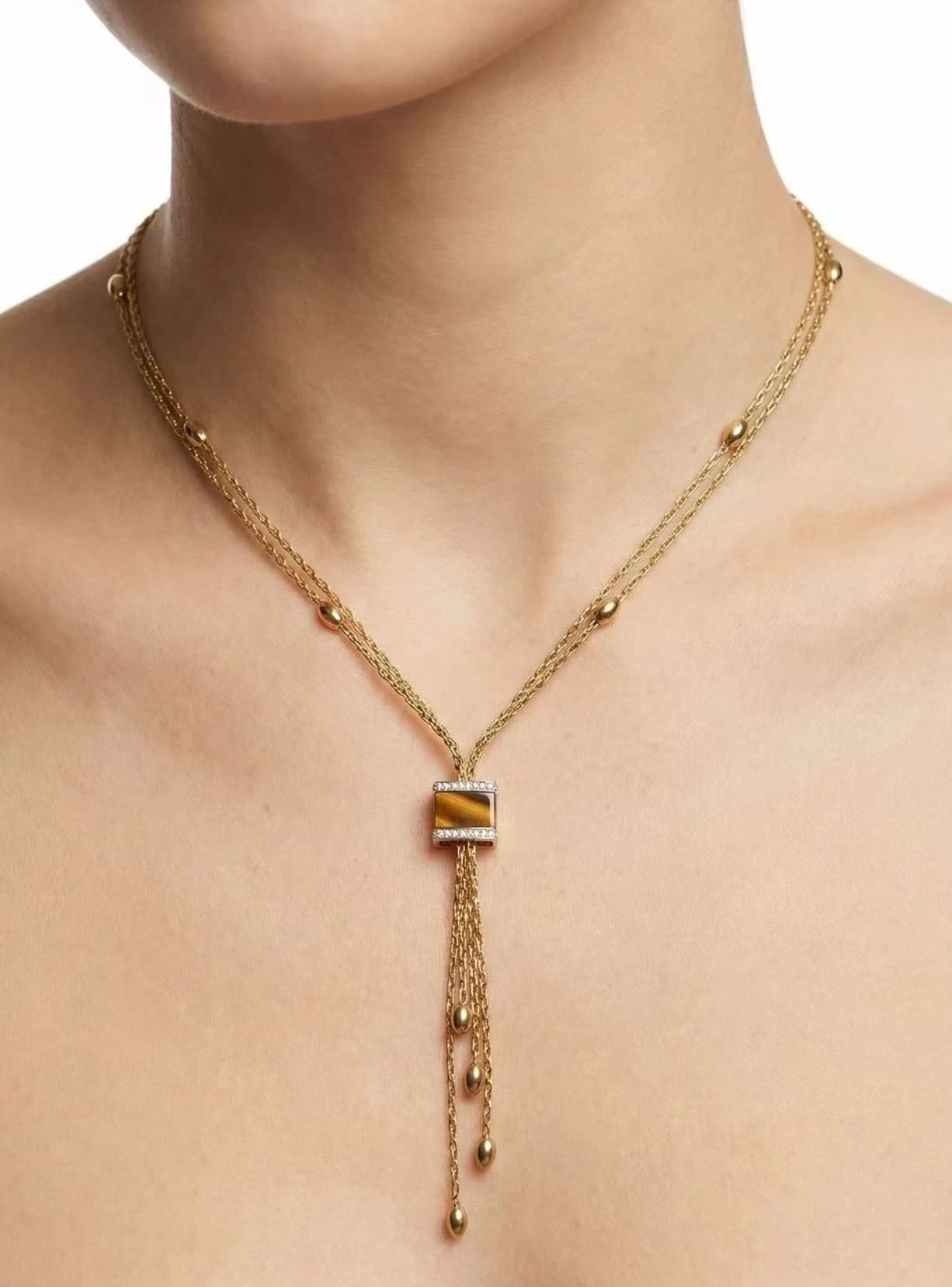 Collier motif carré