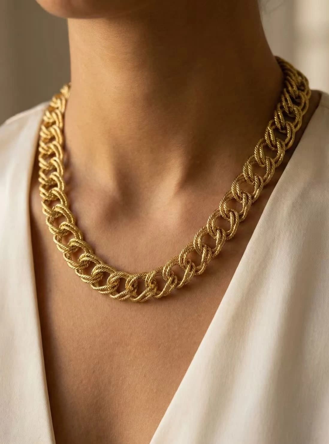 Collier chaine torsadé plate