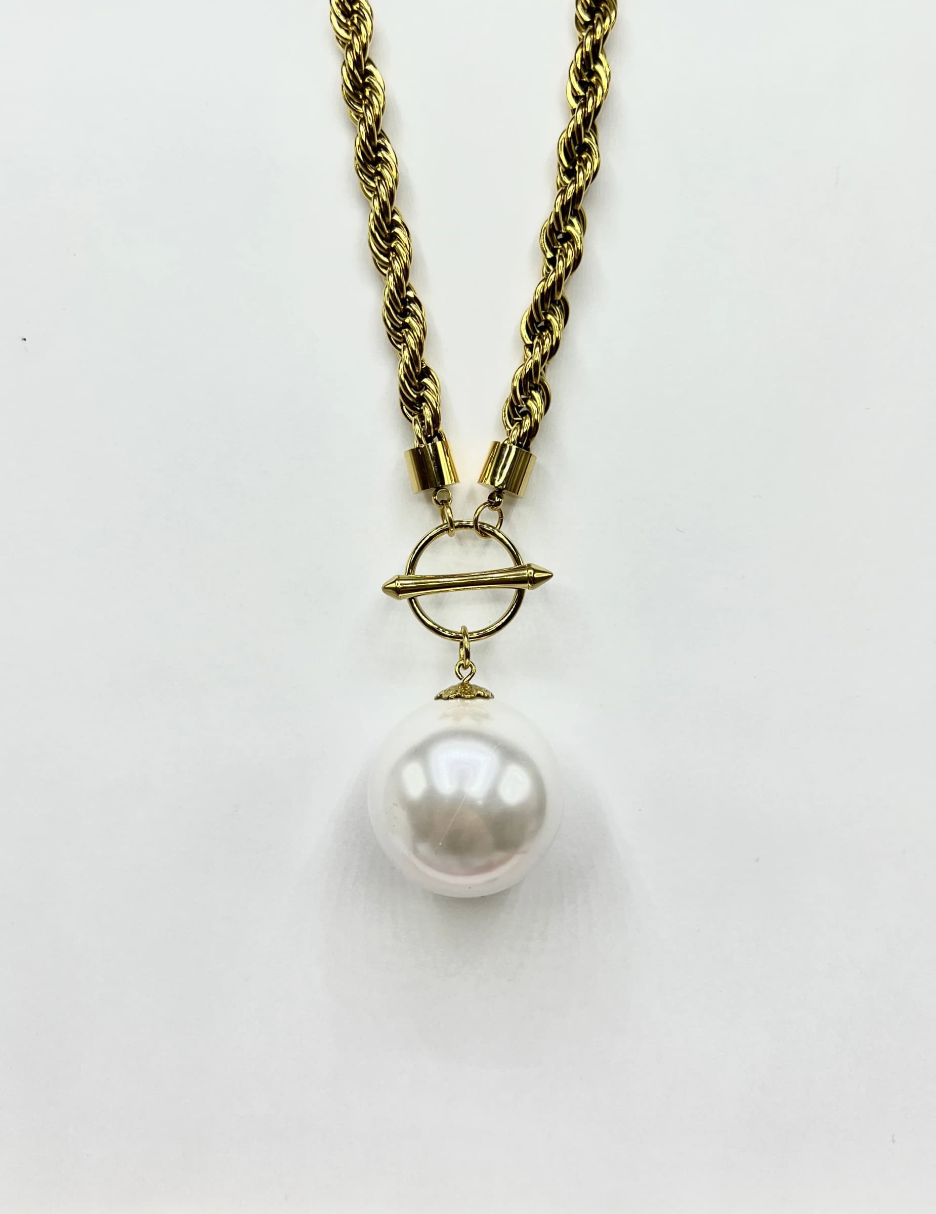 Collier boule blanche