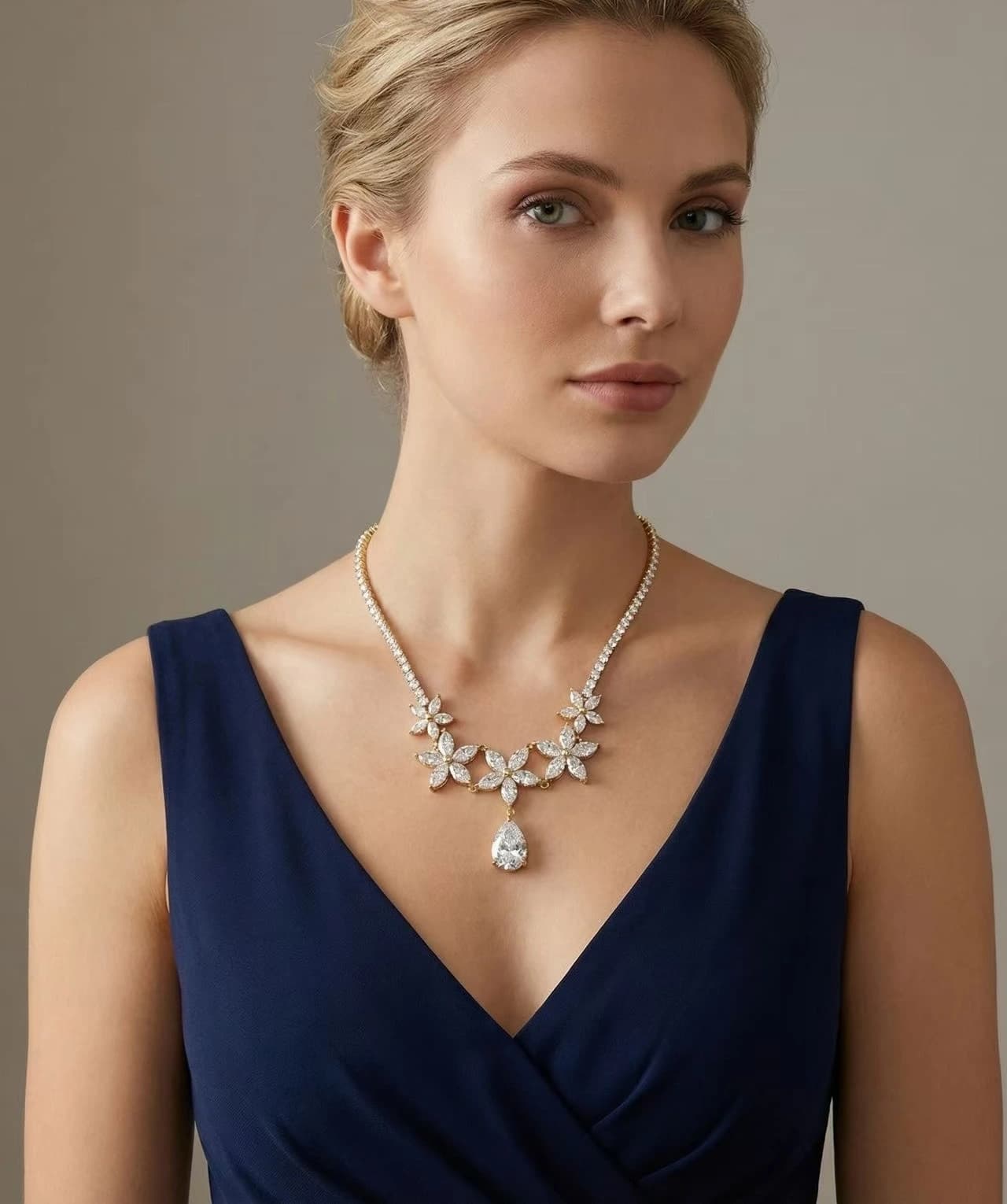 Collier fleurs strass