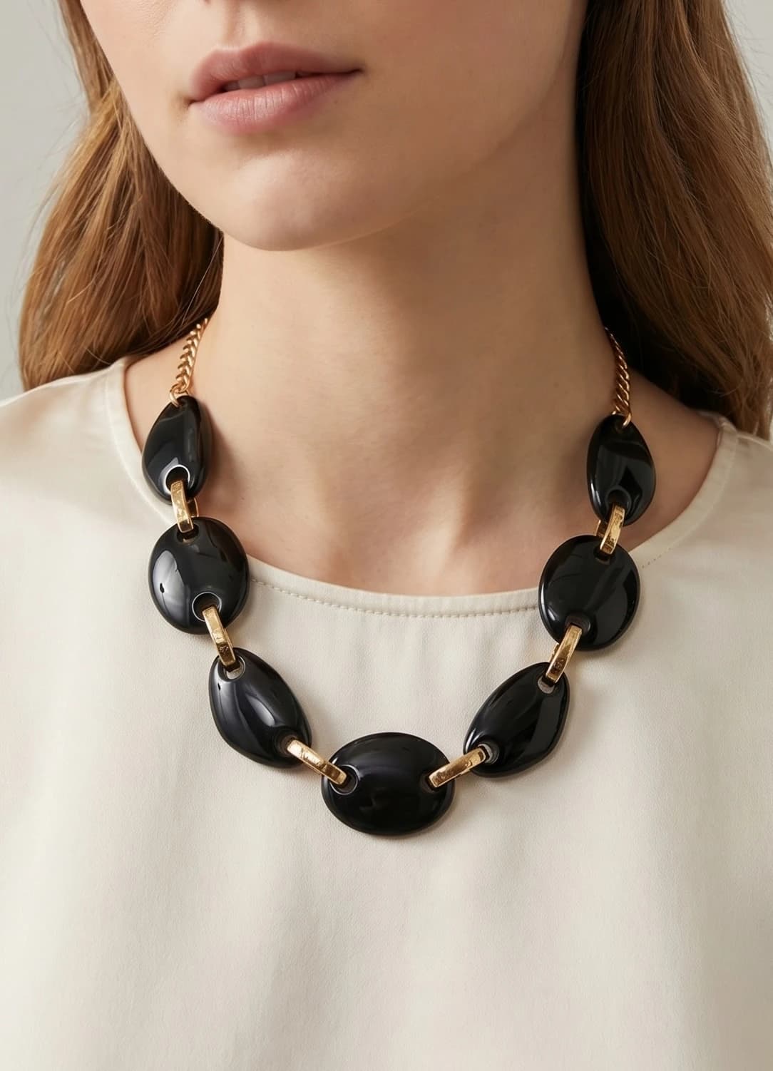 Collier motif ovale coloré