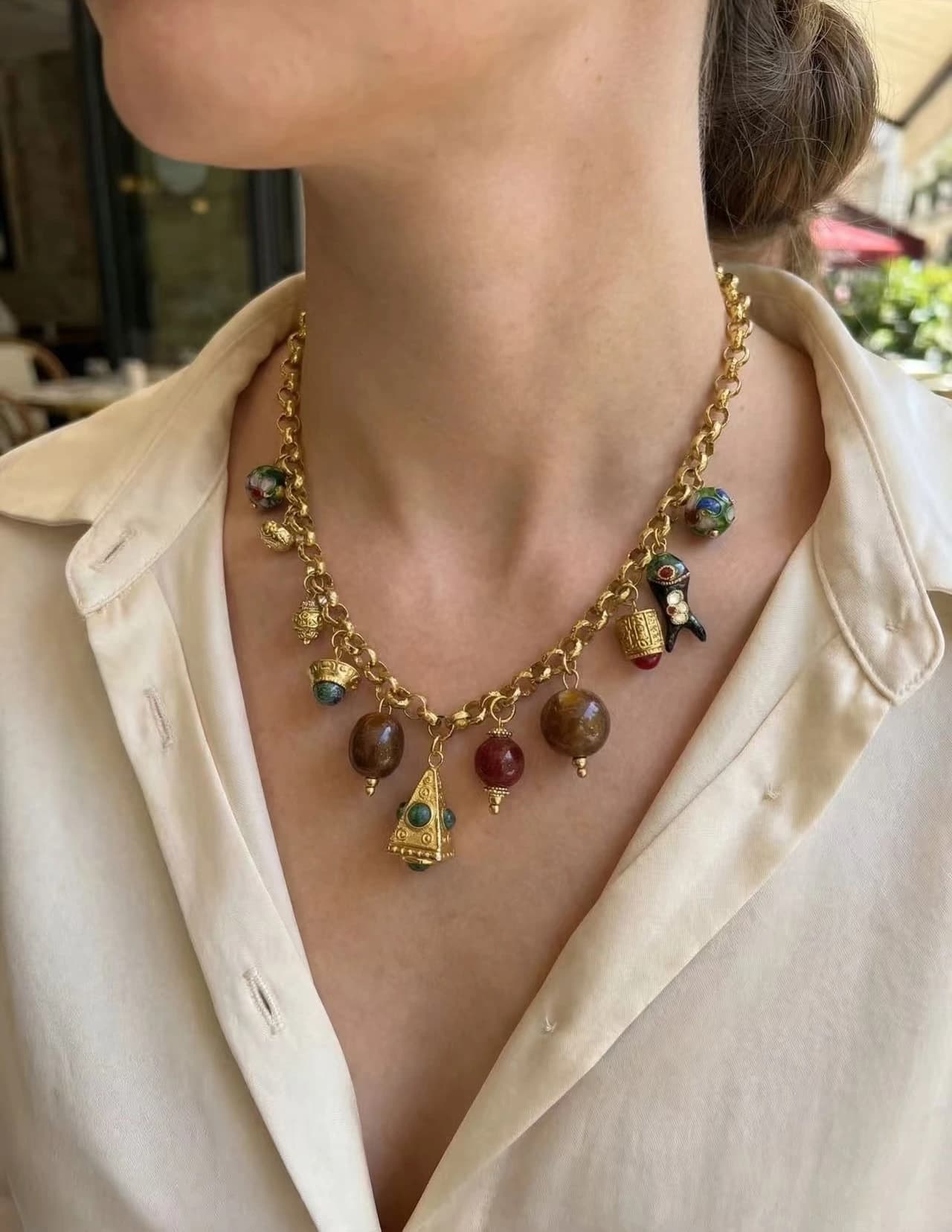 Collier pyramide coloré