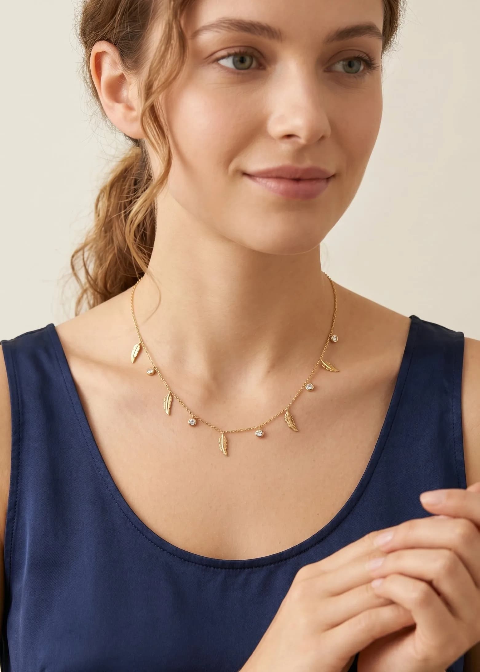 Collier plume avec des strass