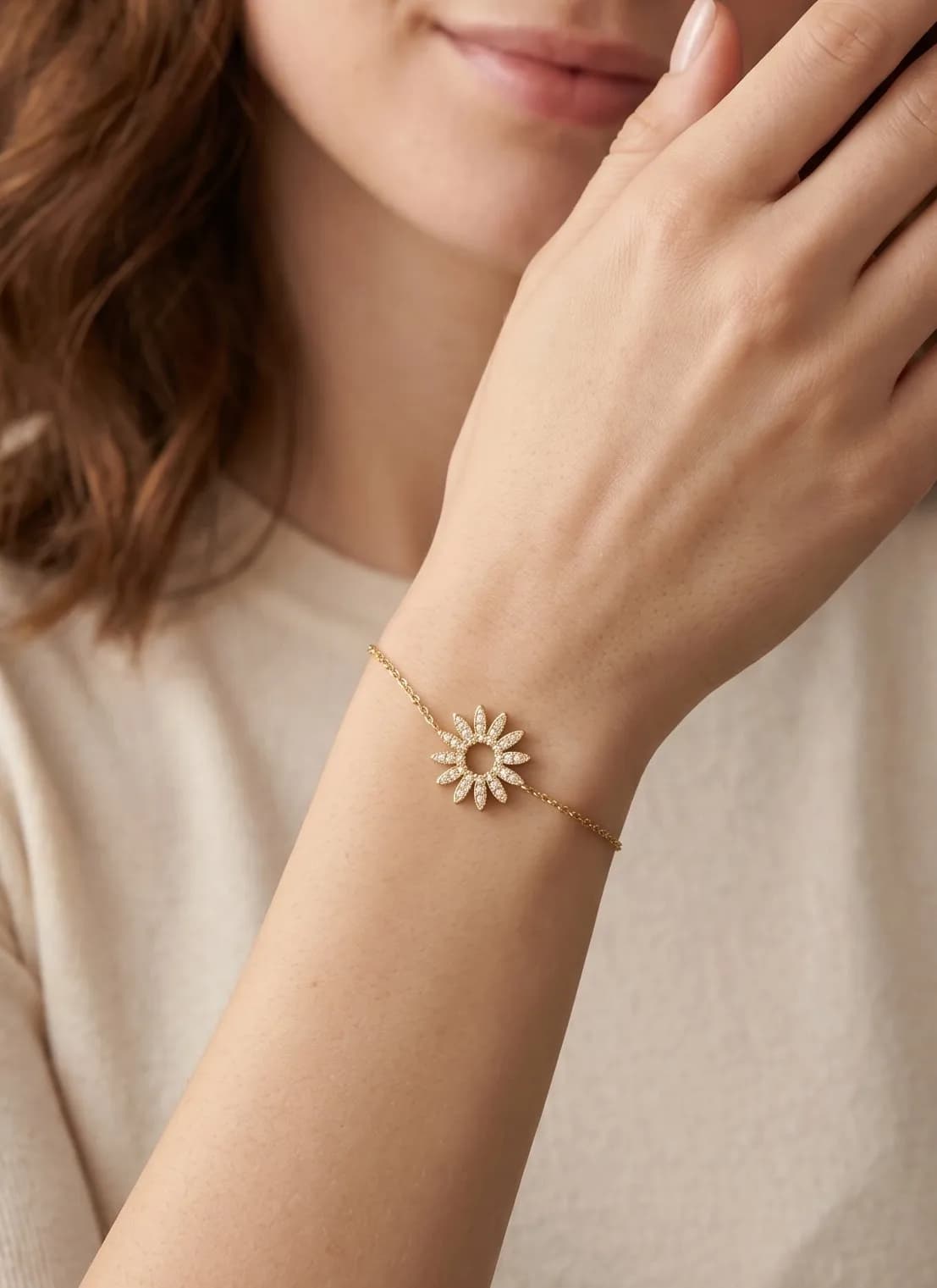 Bracelet motif fleur avec strass