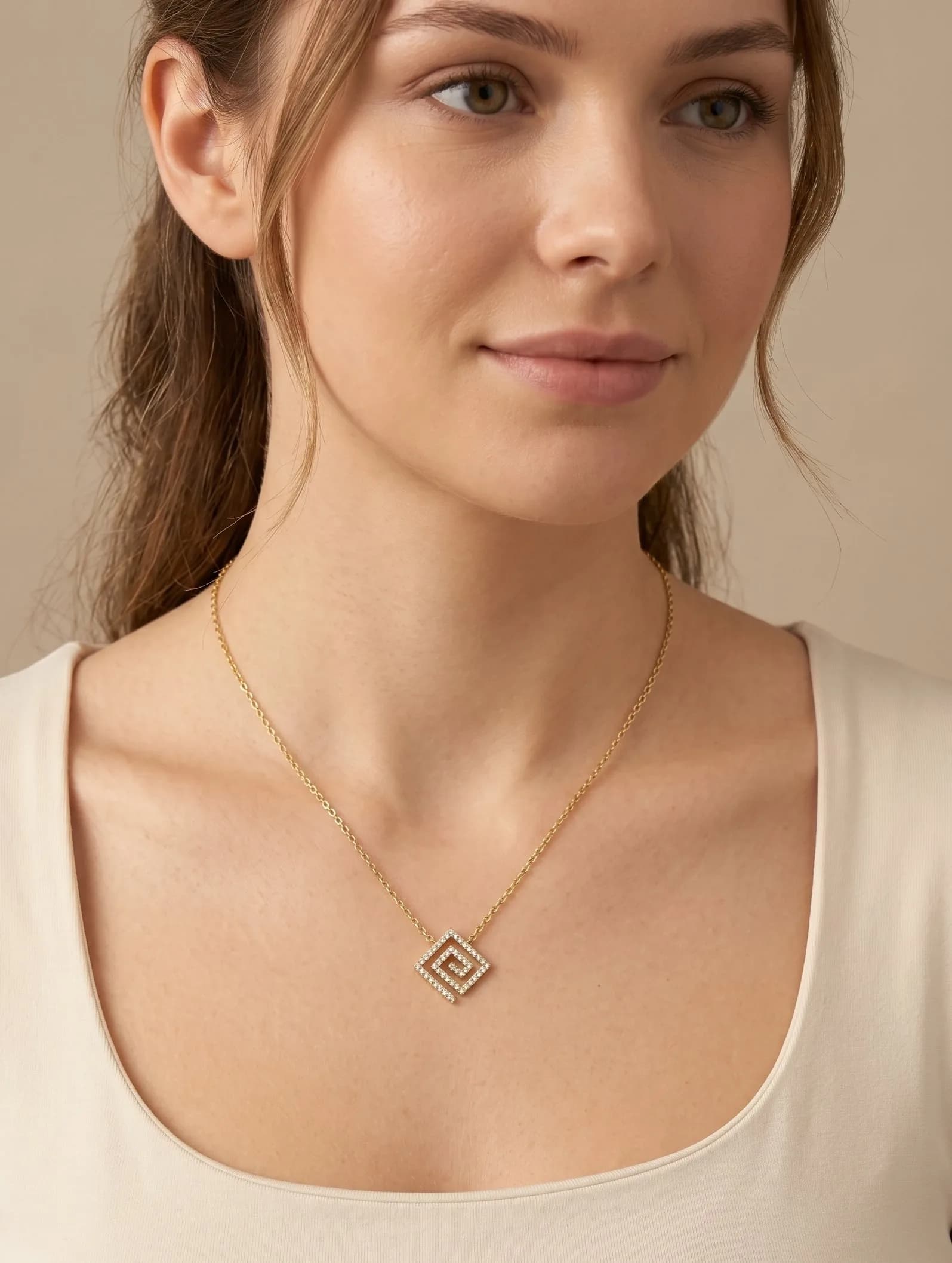 Collier carré strass