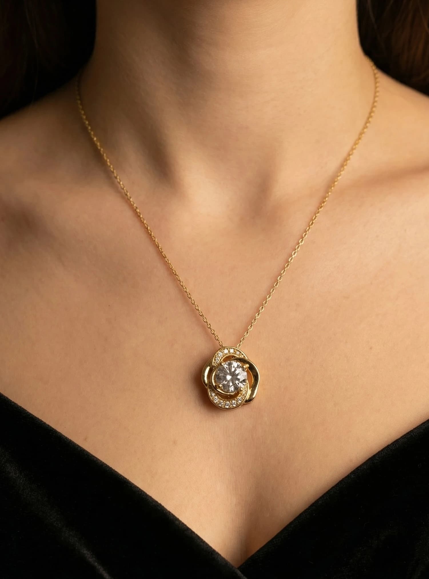 Collier fleur strass