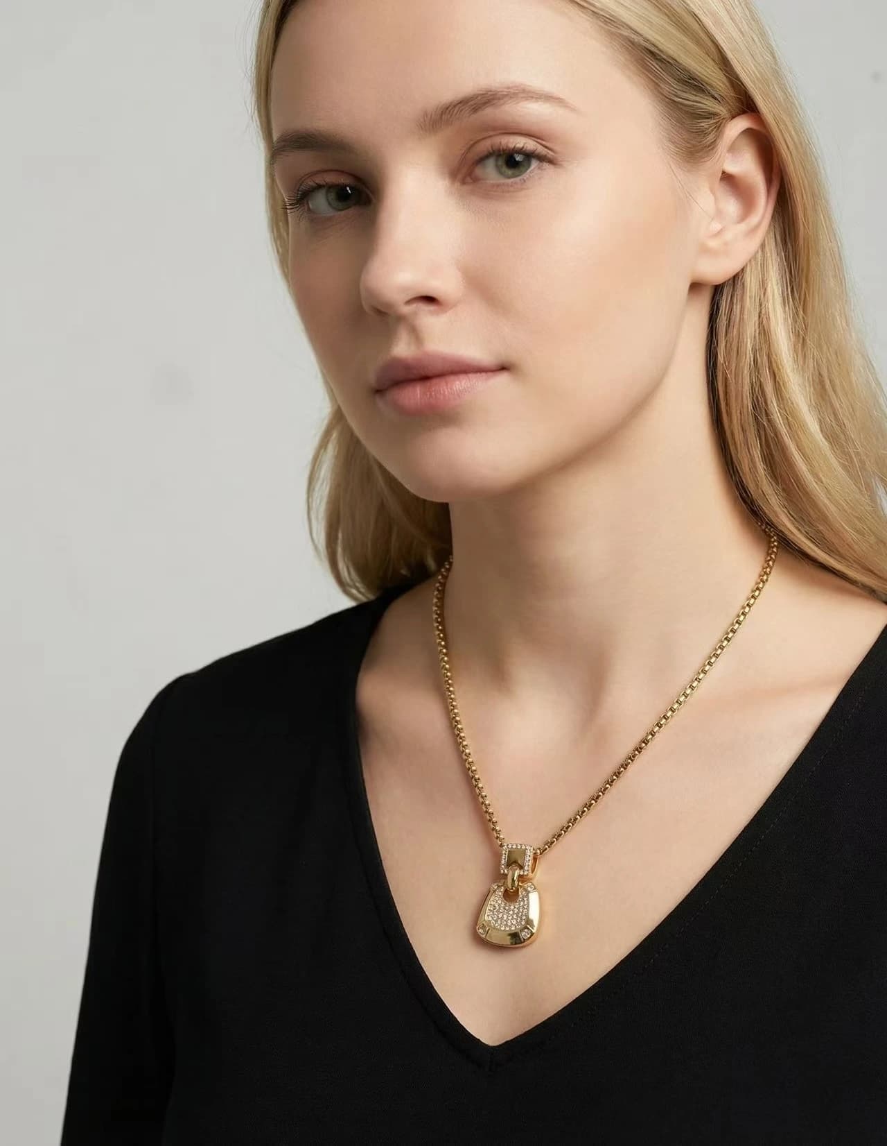Collier carré strass