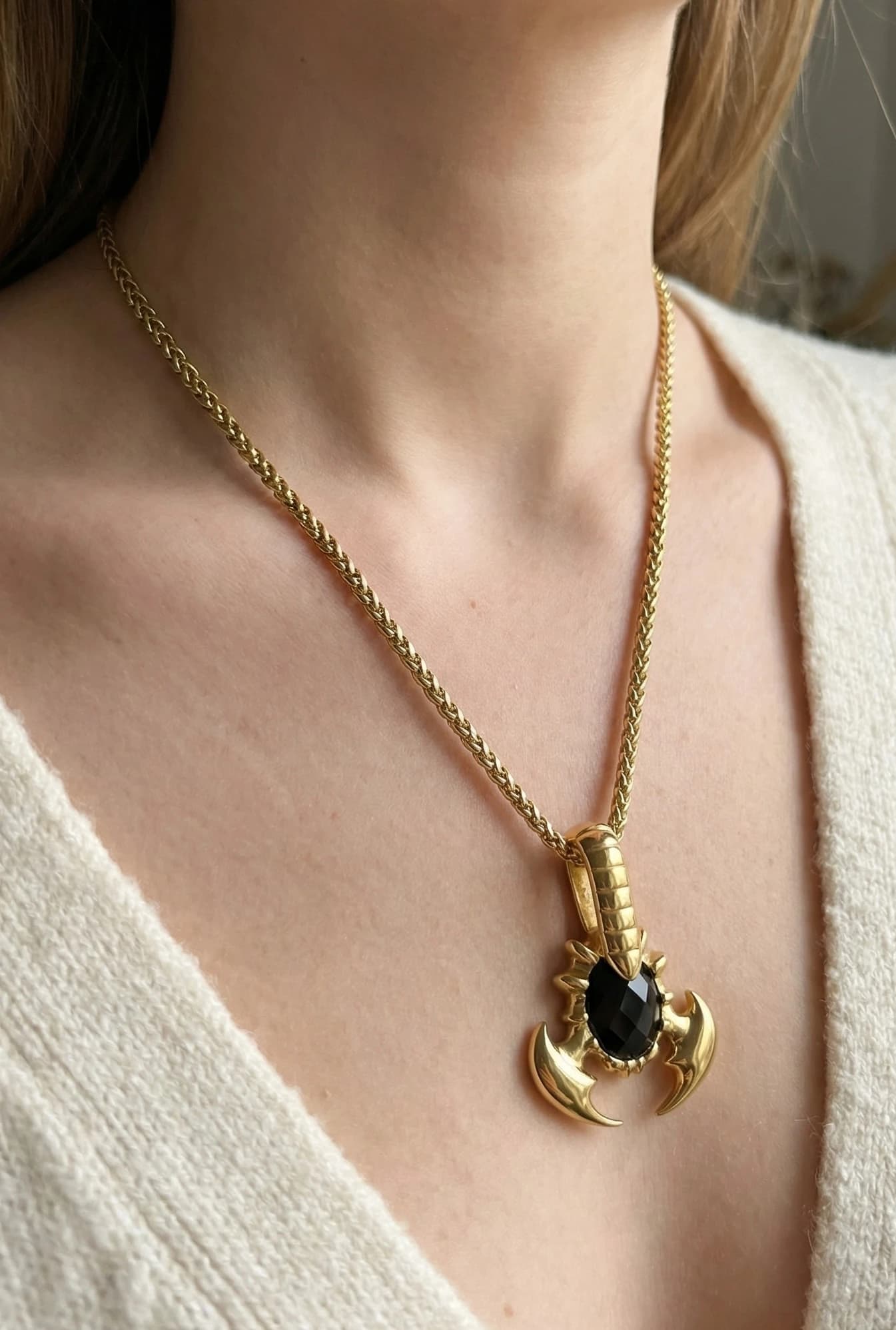 Collier scorpion